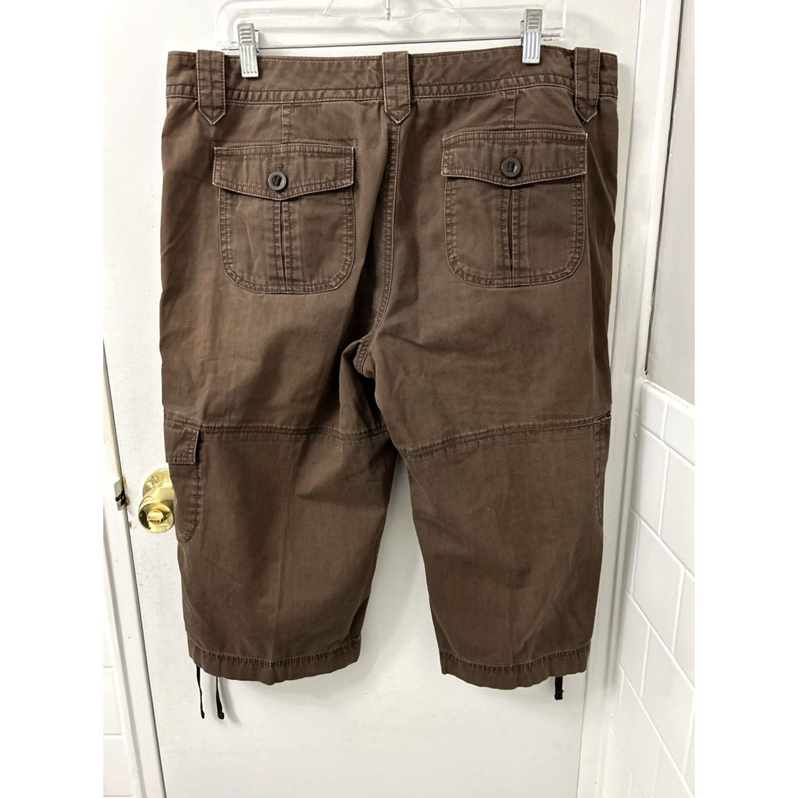 Eddie Bauer Eddie Bauer Cargo Pants Womens 14 Brown Cotton Straight Capri Inseam 18 Adjustab le Hem Pockets Casual Outdoor Vintage: No Size 36" / US 14 / IT 50 - 7 Thumbnail