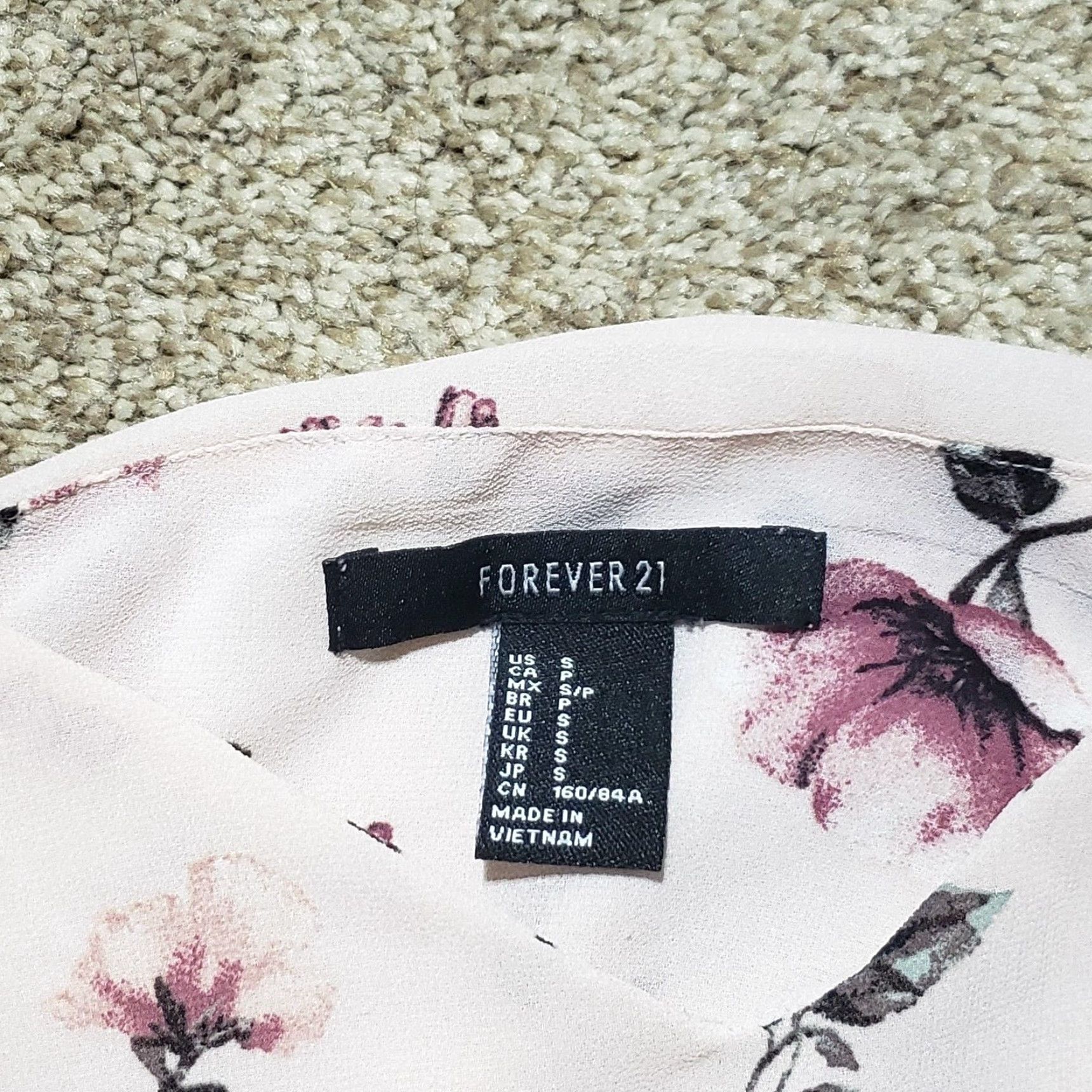 Forever 21 FOREVER 21 Shirt Tank Womens S Multicolor Floral Cami Crop Top Spaghetti V-Neck Cropped Summer Casual Women’s Small Night? Size S / US 4 / IT 40 - 2 Thumbnail