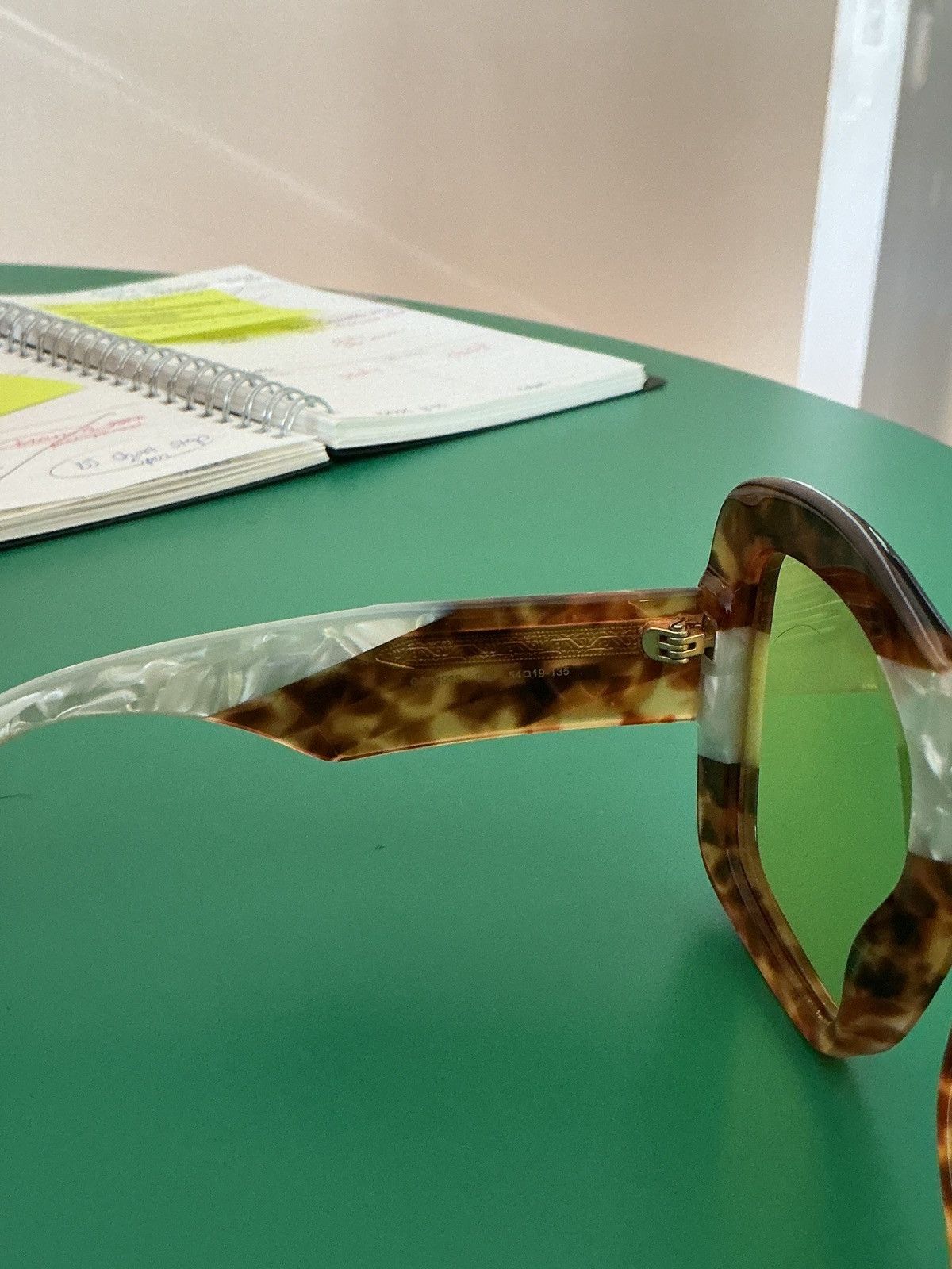 Gucci Oversized Gucci Tortoise Pearl Sunglasses Size ONE SIZE - 7 Thumbnail