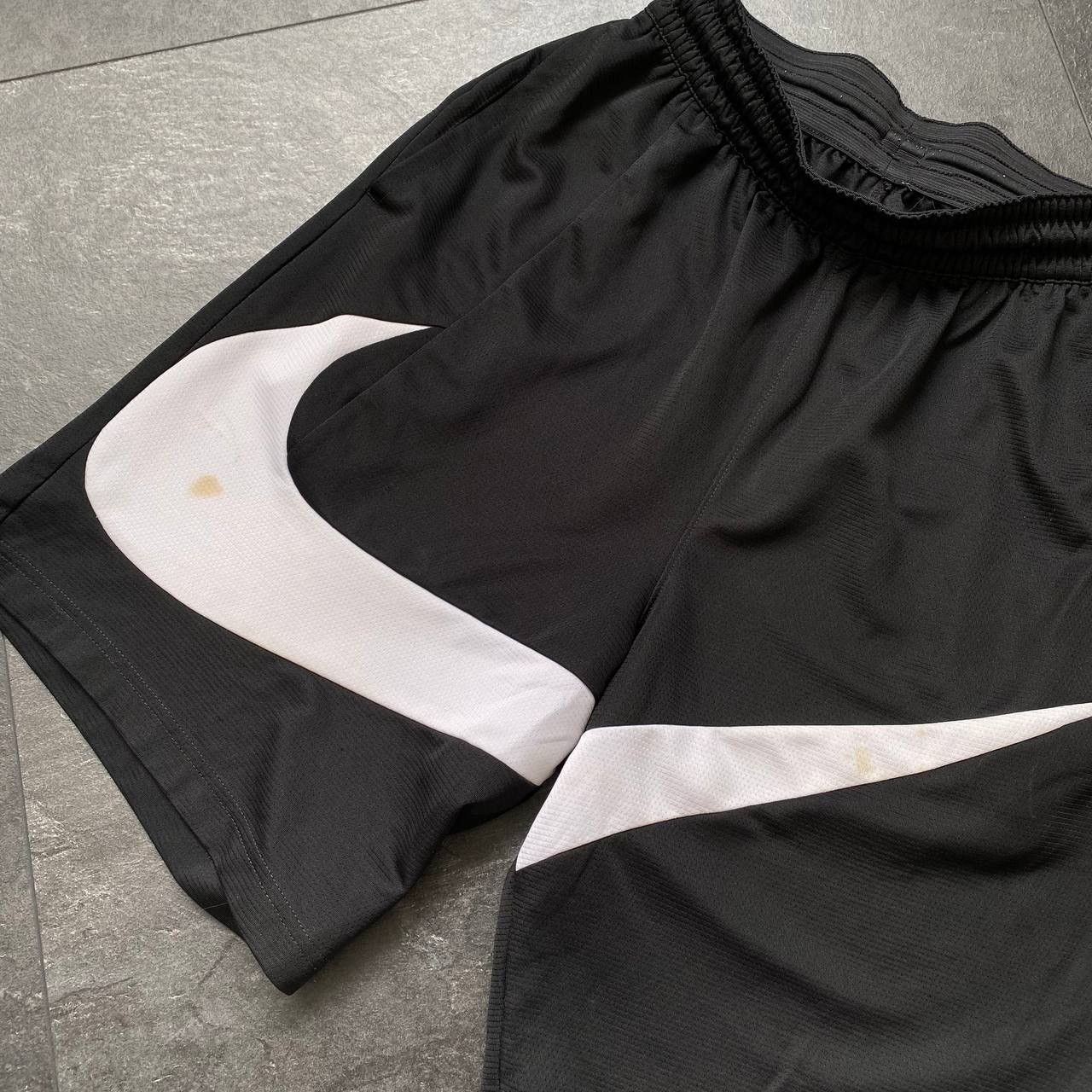 Nike × Vintage Vintage Nike big swoosh shorts Size US 30 / EU 46 - 2 Thumbnail