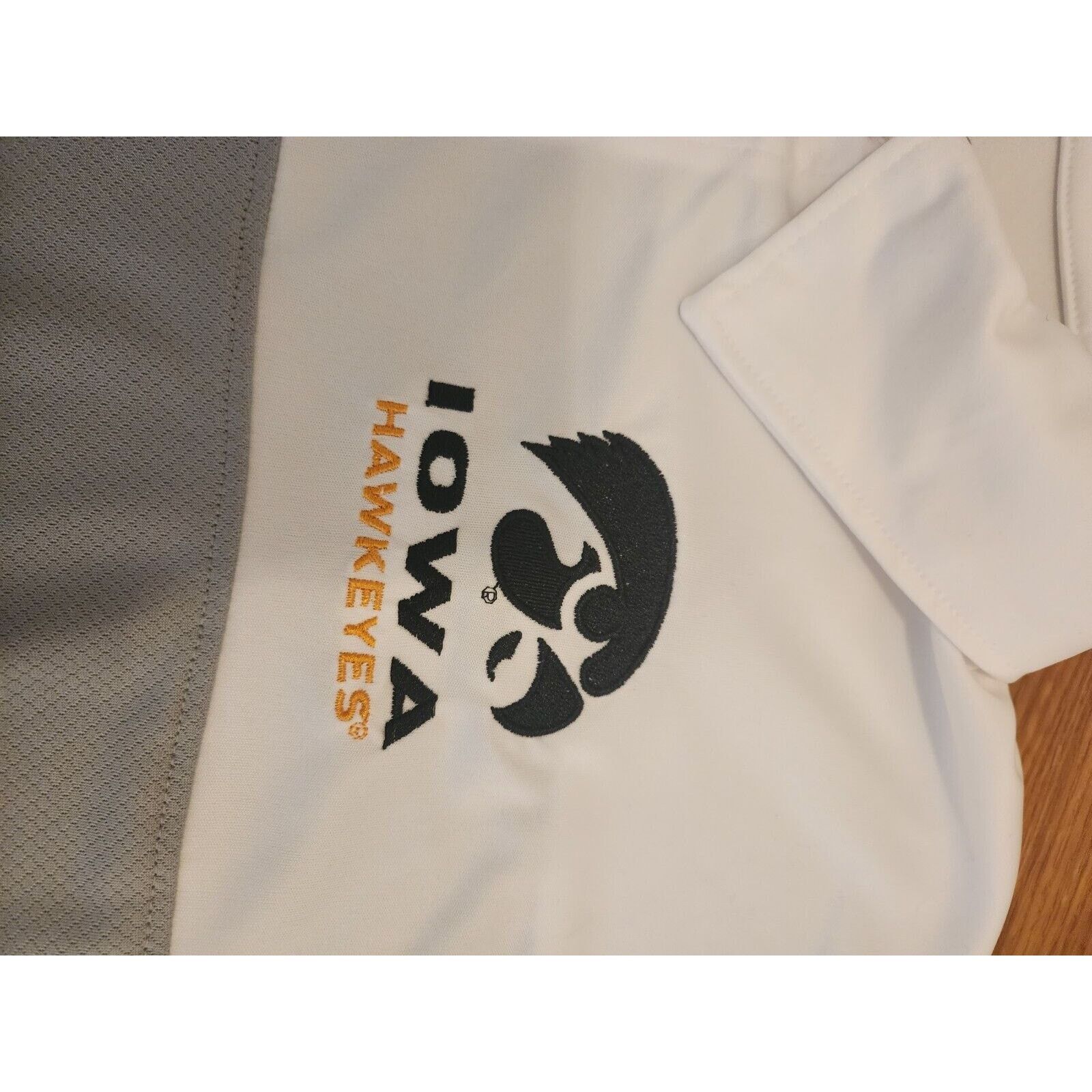Hanes lot of 2 Iowa Hawkeyes Golf Polo Hanes Large 42/44 Size US L / EU 52-54 / 3 - 6 Thumbnail