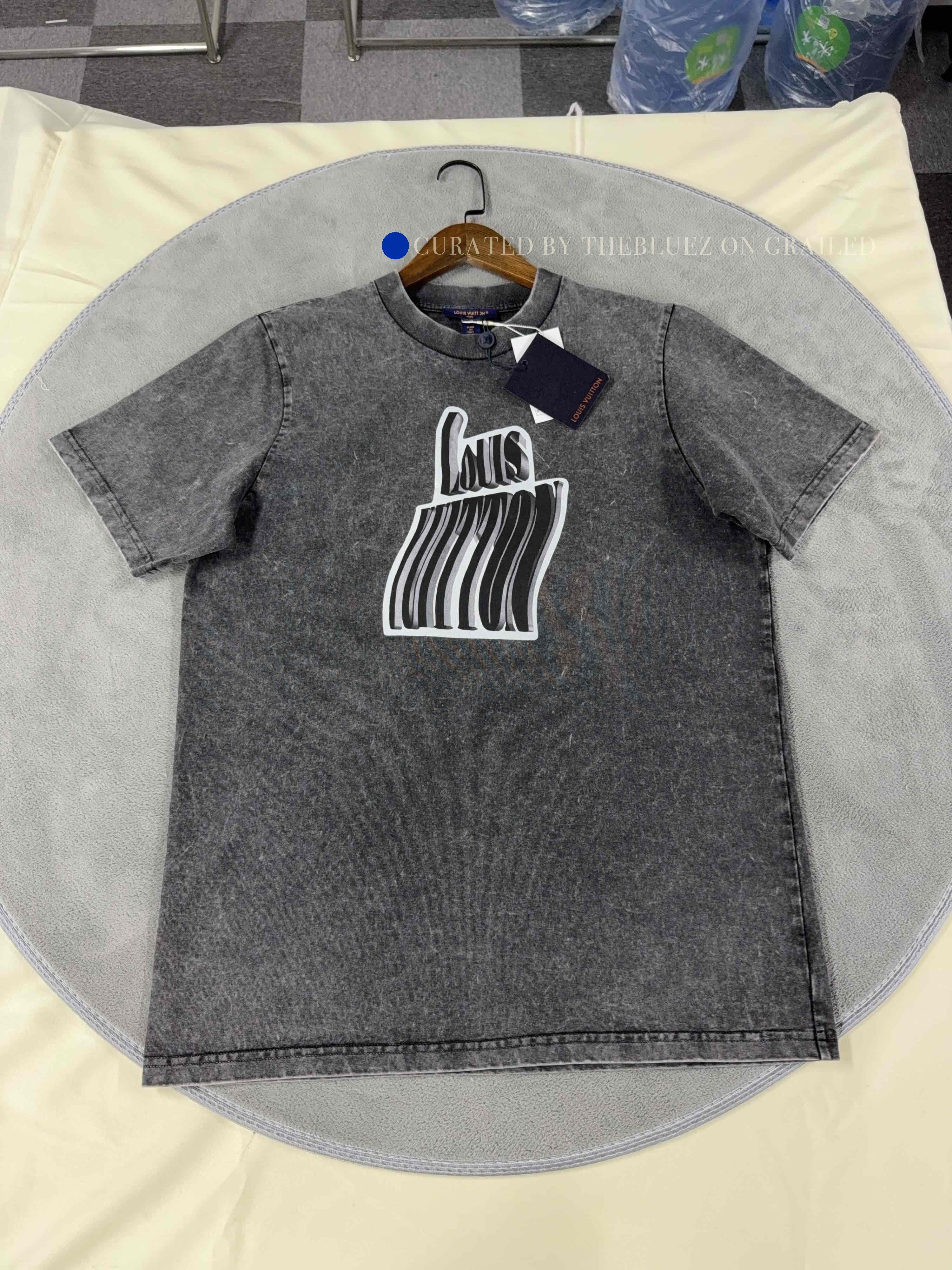 Louis Vuitton Gray Short-Sleeve Graphic T-Shirt Size US M / EU 48-50 / 2 - 1 Thumbnail