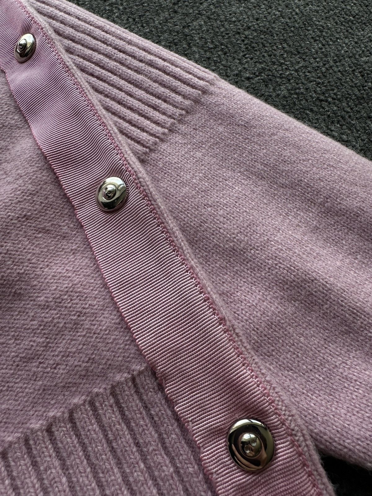 Chanel F/W 24 🚨 CASHMERE CHANEL 24B PINK CARDIGAN METAL LOGO BUTTON Size XS / US 0-2 / IT 36-38 - 14 Thumbnail