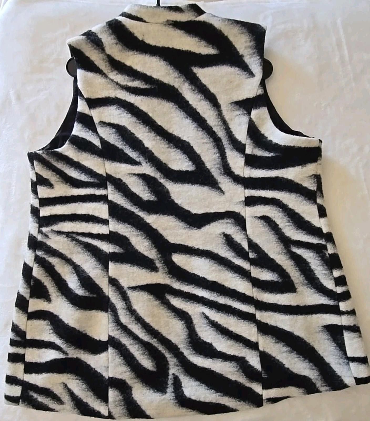 Chicos Chico's Vest Jacket Womens M Size 2 Wool Blend Zebra Print Size XS / US 0-2 / IT 36-38 - 2 Thumbnail
