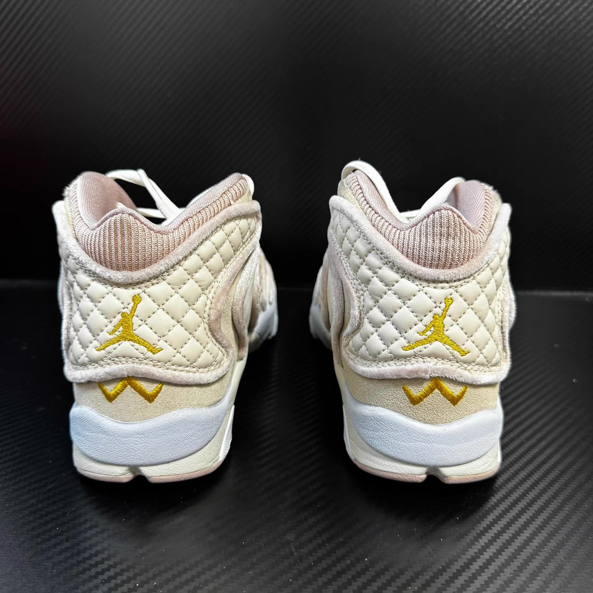 Nike Jordan OG, pearl white colorway Q11 Size US 5 / EU 37 - 3 Thumbnail