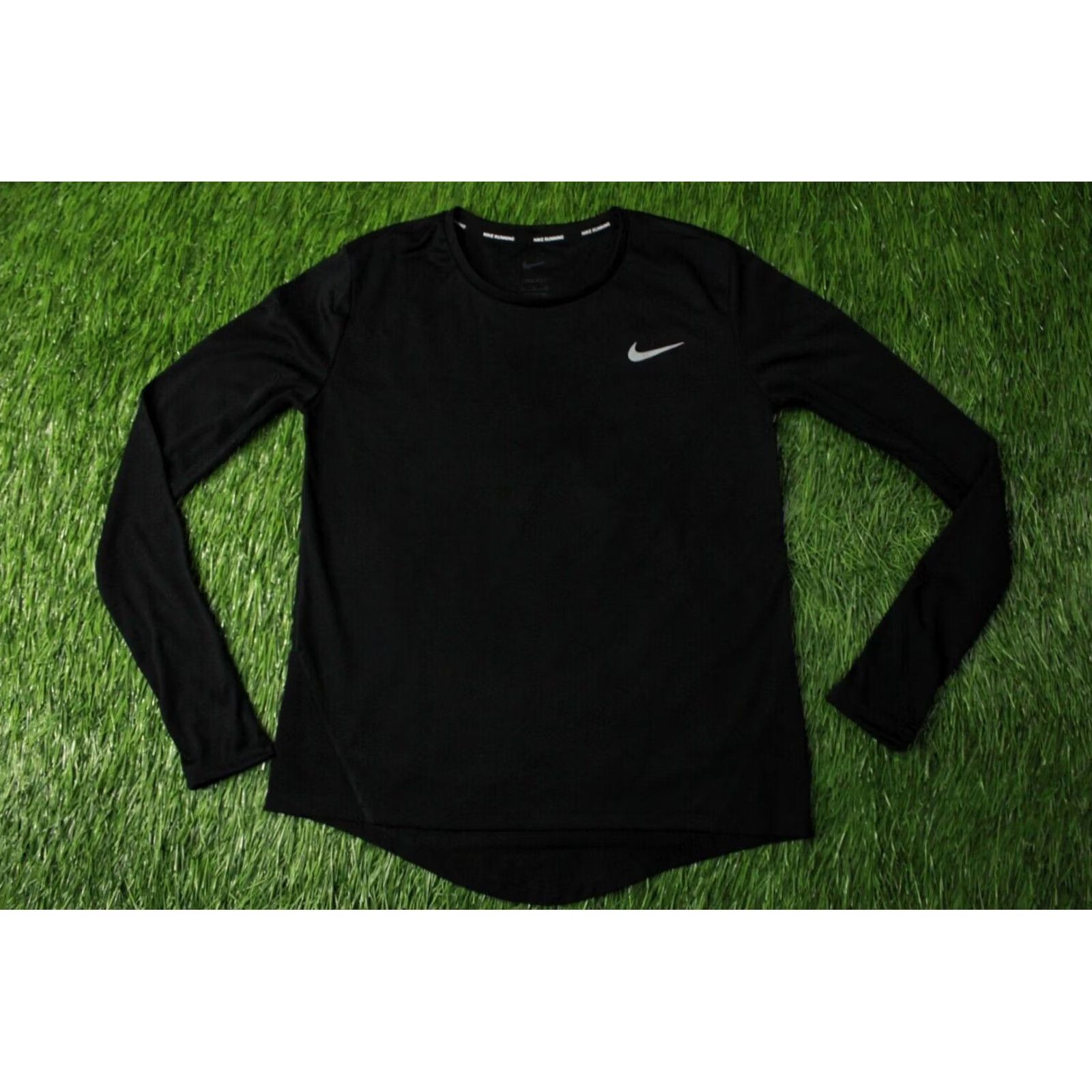 Nike NIKE DRI-FIT 2022 RUNNING Women LONG SLEEVE SHIRT Jersey Tee ORIGINAL SIZE S Black Training 2022 Nike Running Womens Shirts L/S Jersey Tee Size S / US 4 / IT 40 - 2 Thumbnail
