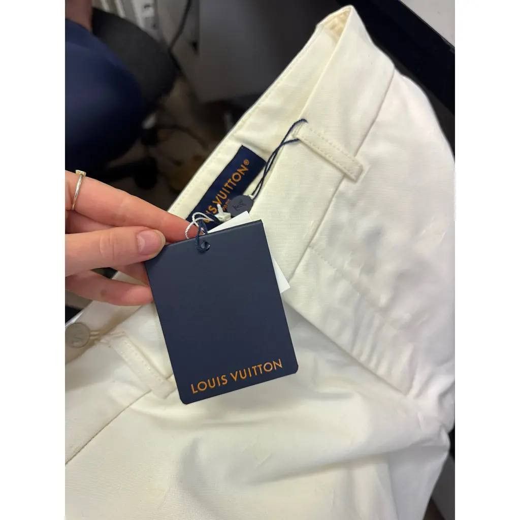Louis Vuitton White LV Multi Logo Chino Shorts Size US 30 / EU 46 - 4 Thumbnail