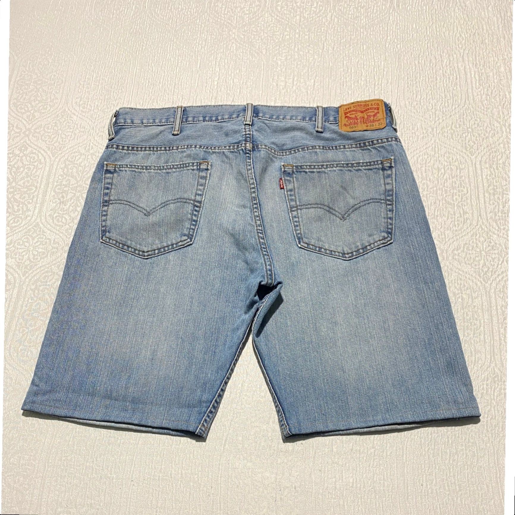 Levi's Levi's 569 Denim Shorts Men 38x11 Blue Hemmed Bermuda Casual Pockets 5-Pocket Design Light Wash Regular Fit Adult Mens Jeans Shorts Daywear Size US 38 / EU 54 - 3 Thumbnail