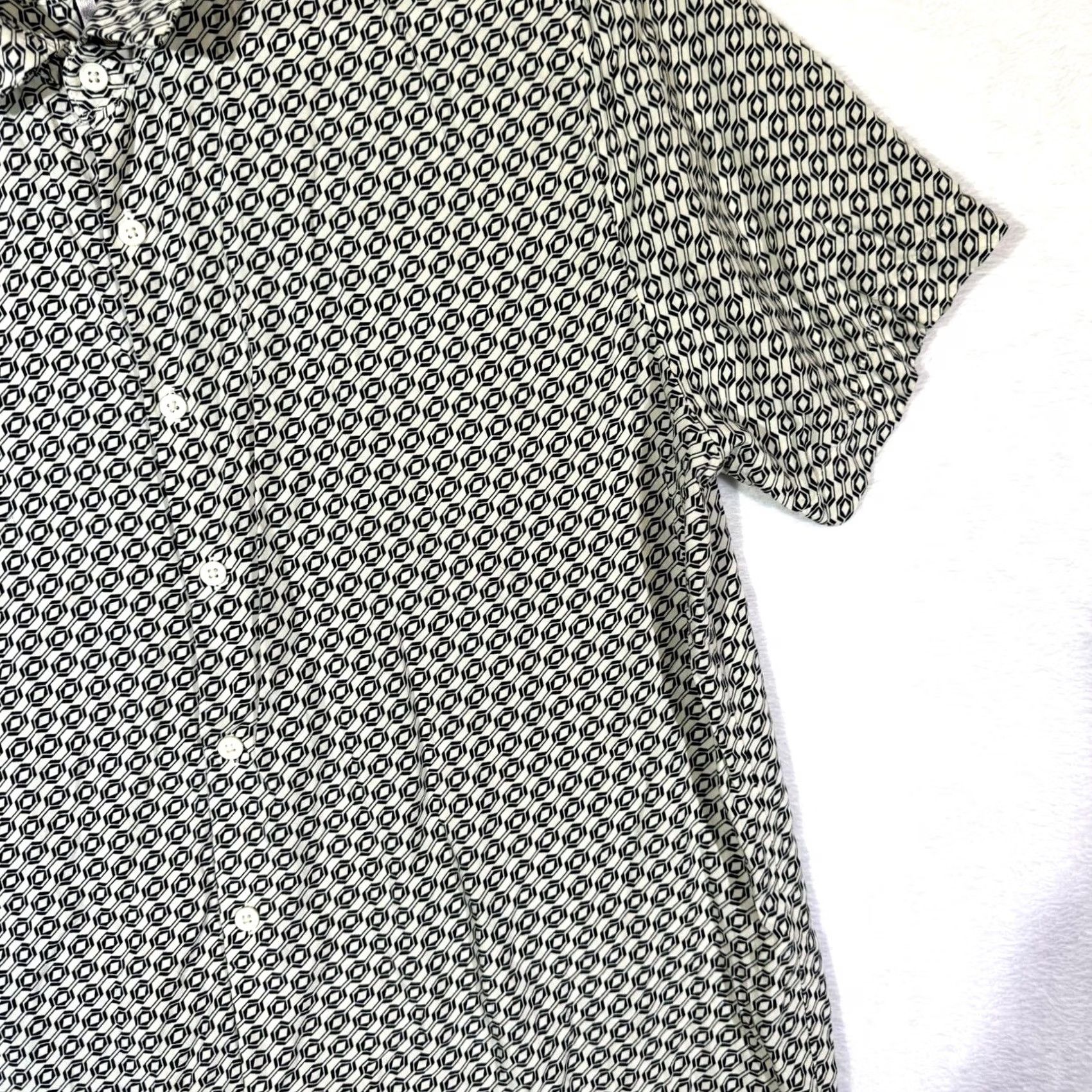 Vintage Cactus Man Shirt XL Cream Geometric Print Short Sleeve Viscose Button-Up Mens Slim Fit 30in 44in Chest Size US XL / EU 56 / 4 - 6 Thumbnail