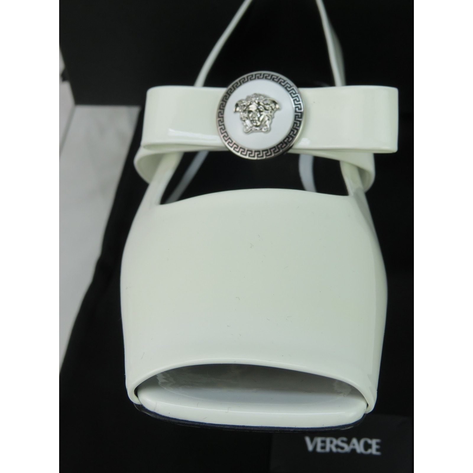 Versace VERSACE WHITE PATENT LEATHER COIN MEDUSA HEAD BOW FLATS 41 Size US 11 / IT 41 - 5 Thumbnail