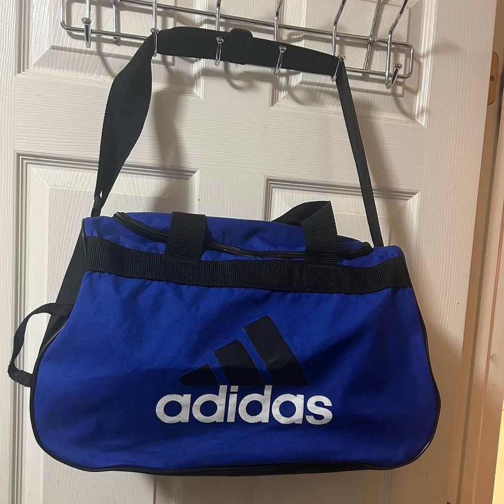 Adidas Adidas duffle gym bag it’s new w tags but the tag is torn Size ONE SIZE - 1 Thumbnail