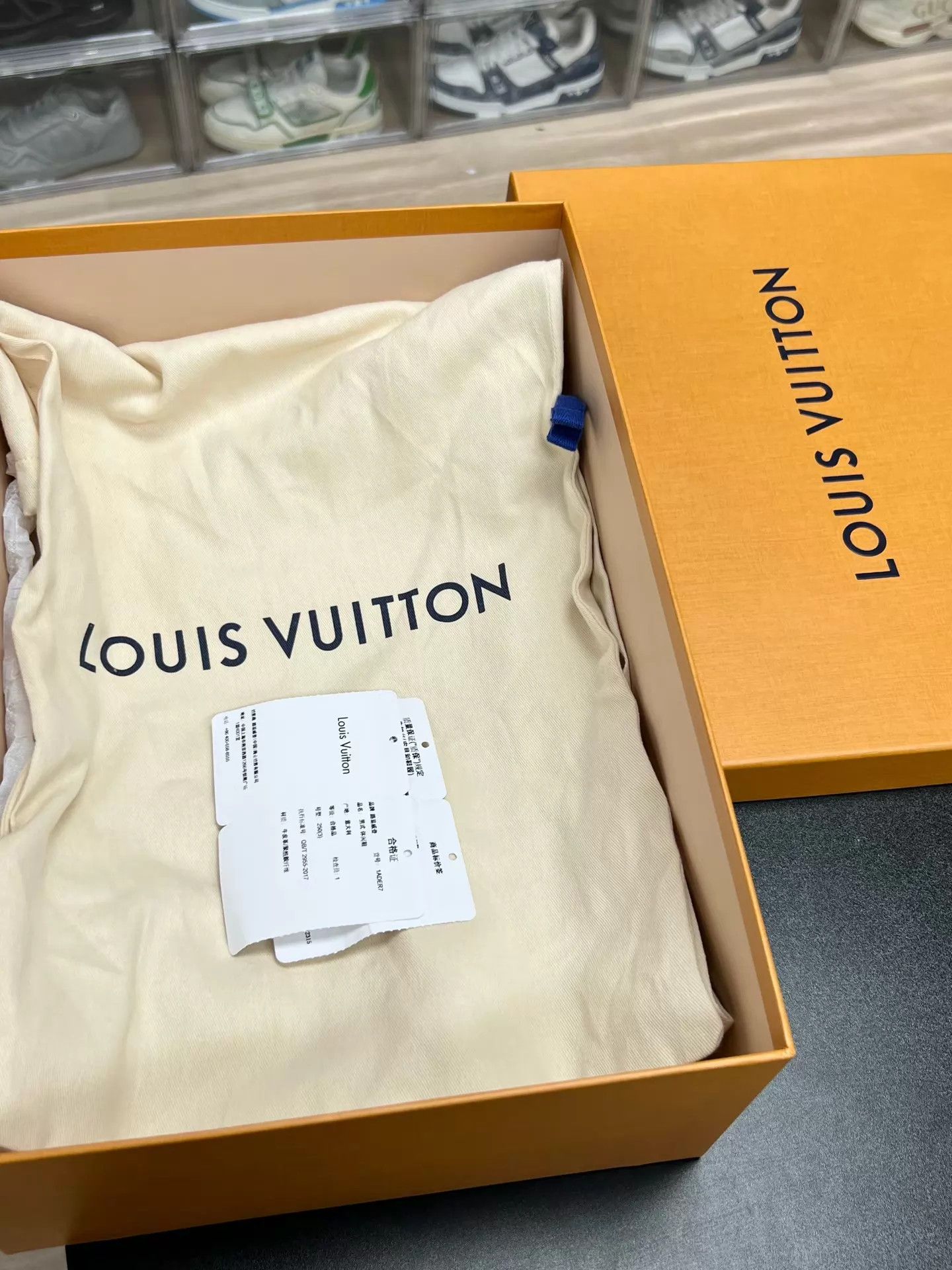 Louis Vuitton LV Trainer Soft Leather Distressed White UK6 (40) Size US 7 / EU 40 - 9 Thumbnail