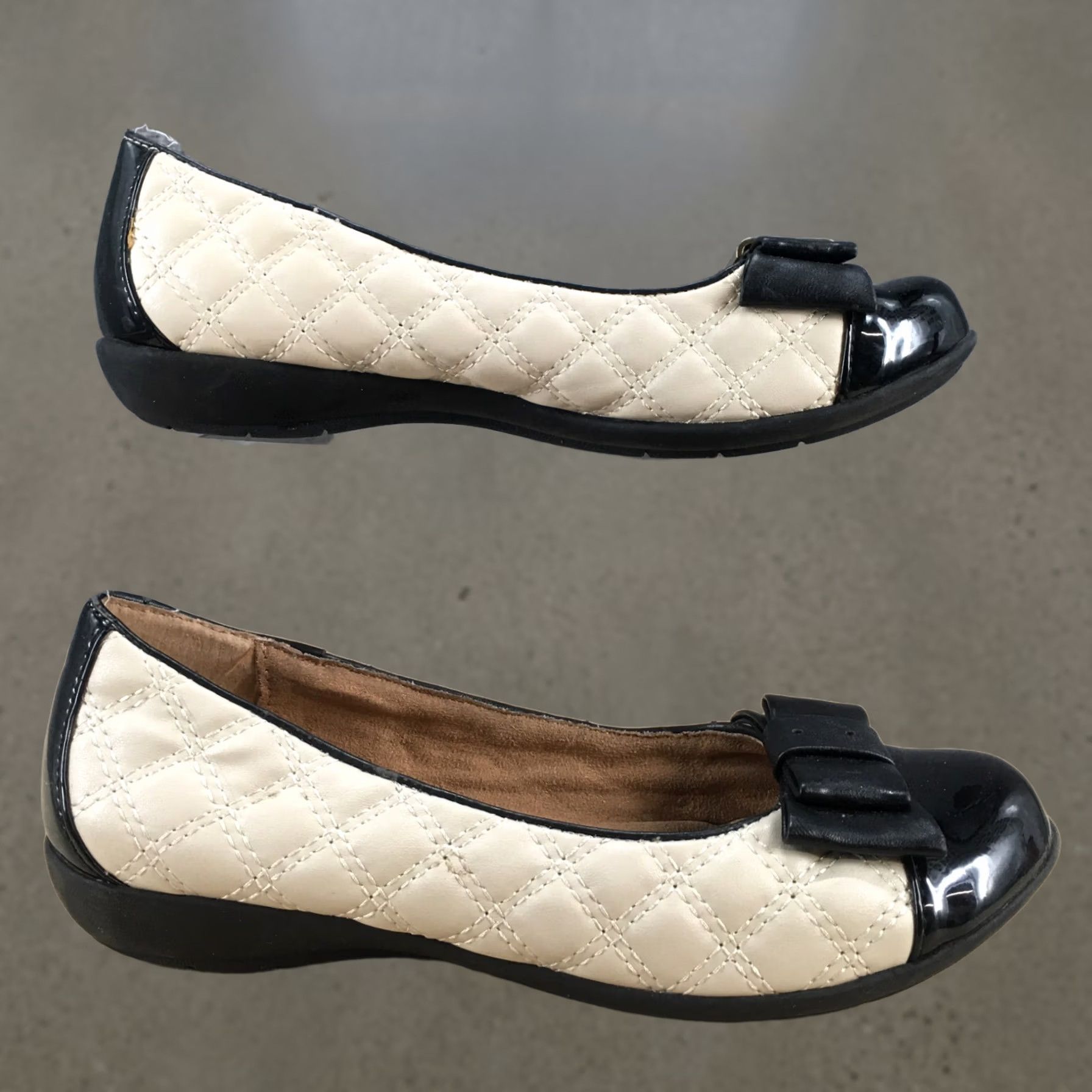 Vintage White Mountain Shoes Womens 6 M Motel Slip On Beige Faux Leather Cap Toe Casual Slop-On Size ONE SIZE - 1 Thumbnail