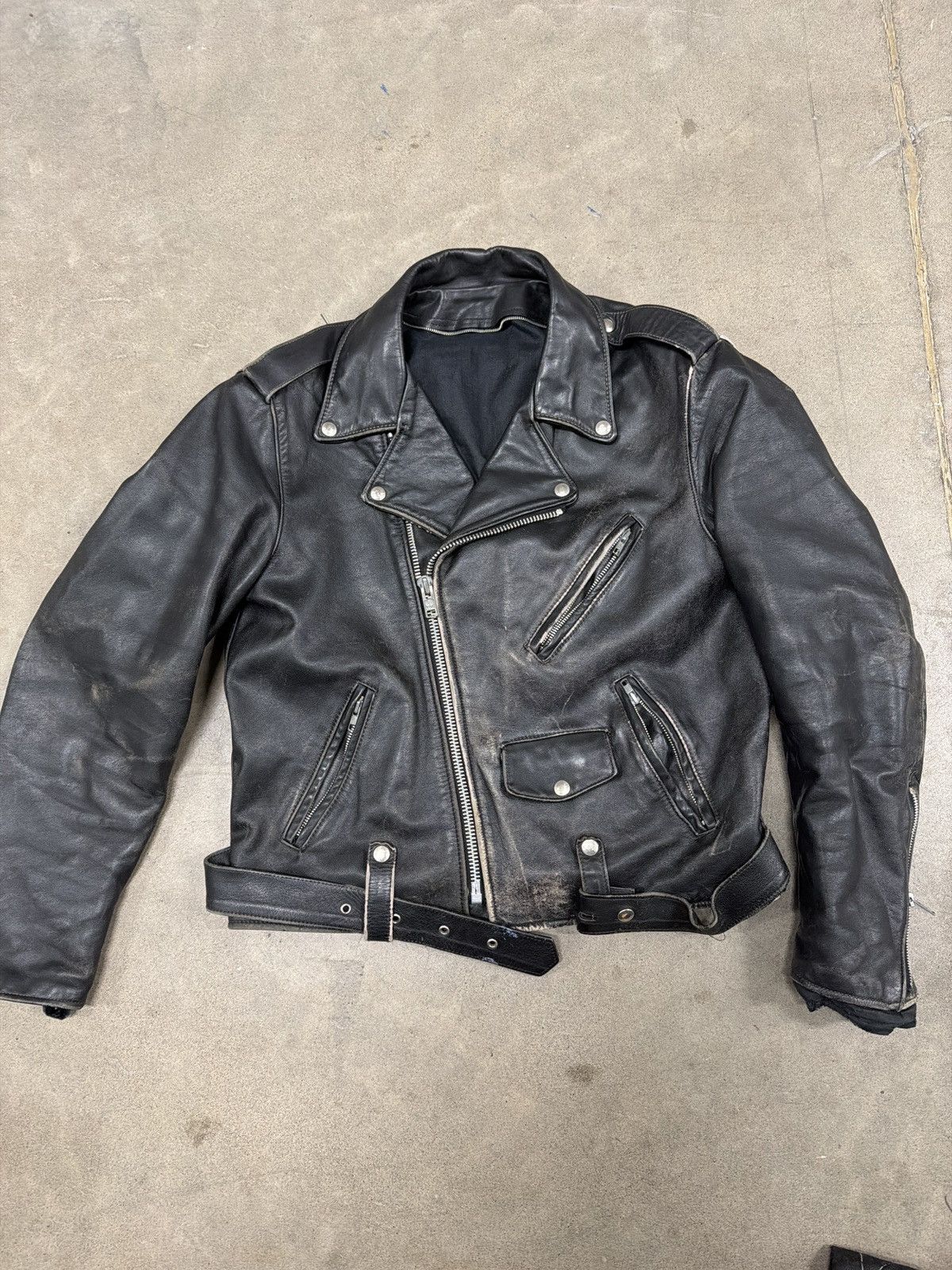 Leather Perfectly distressed vintage leather moto jacket Size US L / EU 52-54 / 3 - 7 Thumbnail