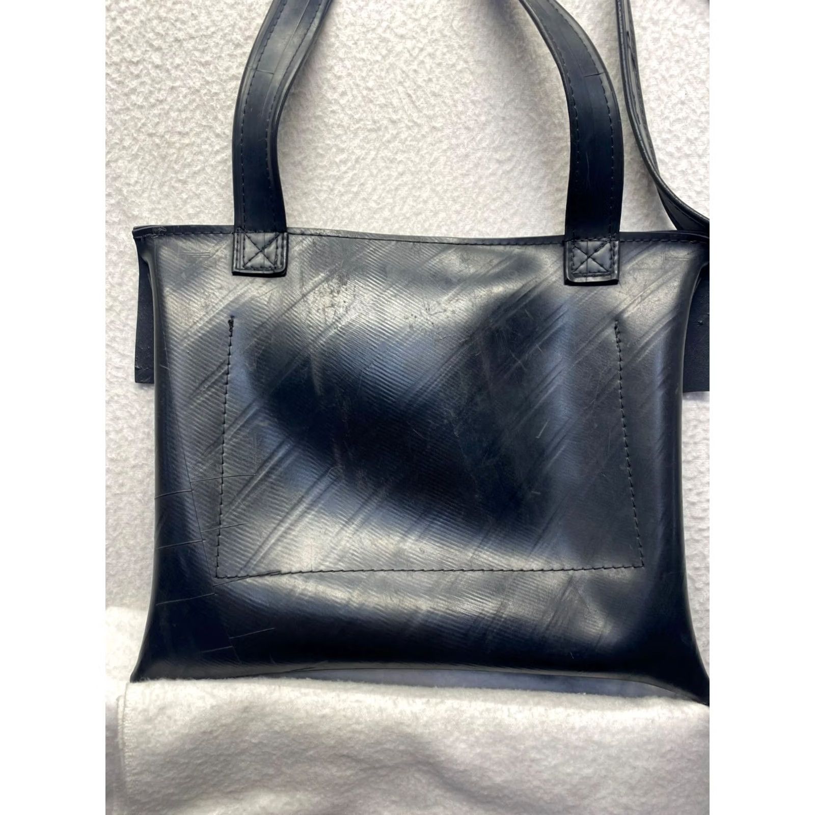 Vintage VINTAGE Recycled inner tube purse Crossbody Womens One size Black Rubber 8x9.5 Like New Size ONE SIZE - 4 Thumbnail