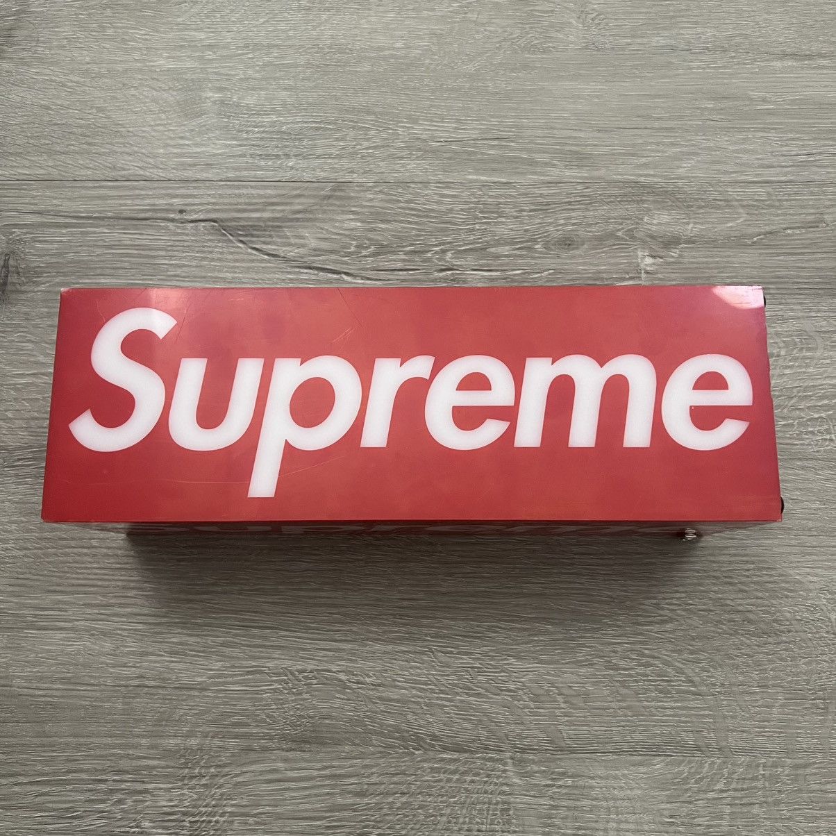 Supreme Acrylic Box Logo Lamp