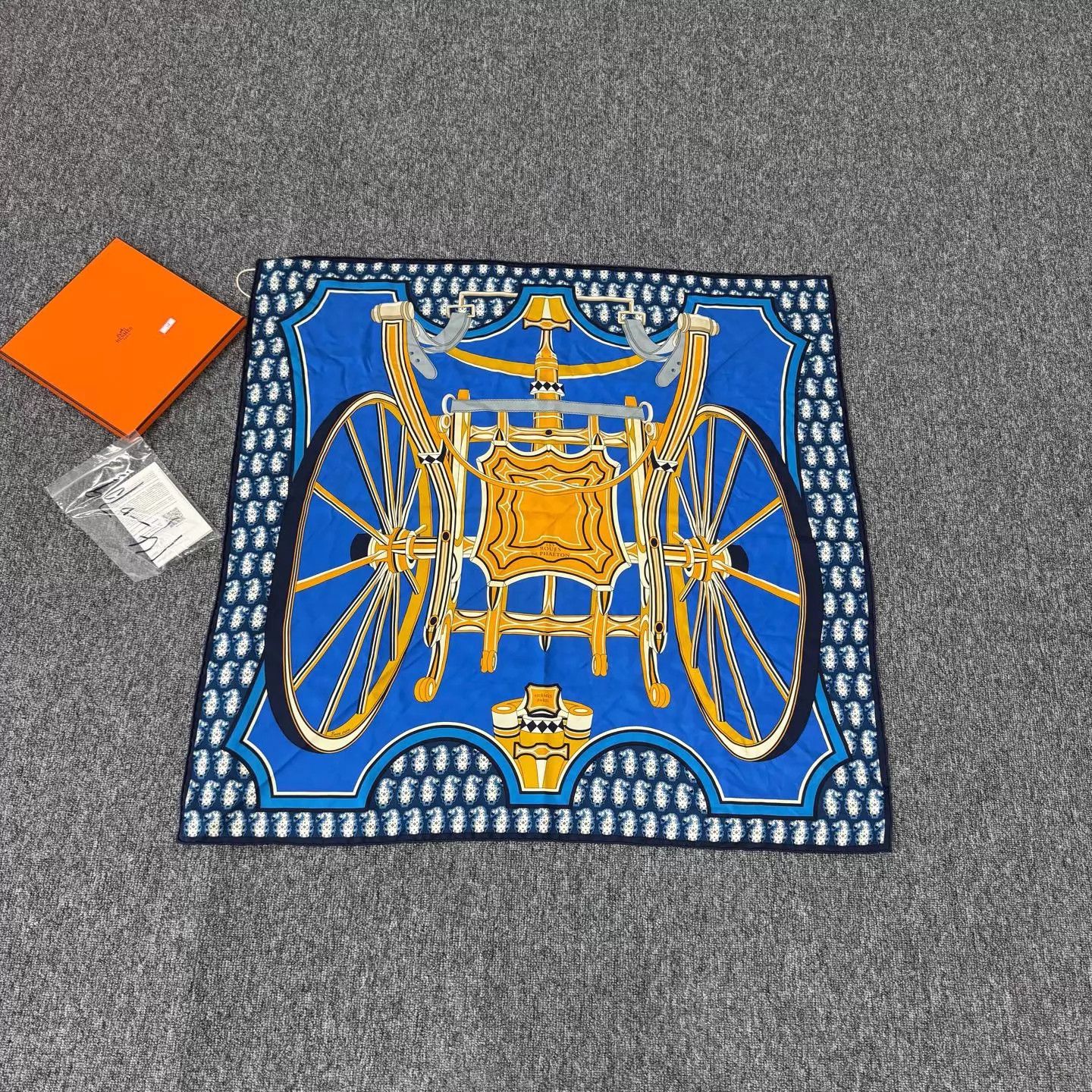Hermes Hermes Classic Blue & Gold Wheel Scarf 90x90 Size ONE SIZE - 1 Thumbnail