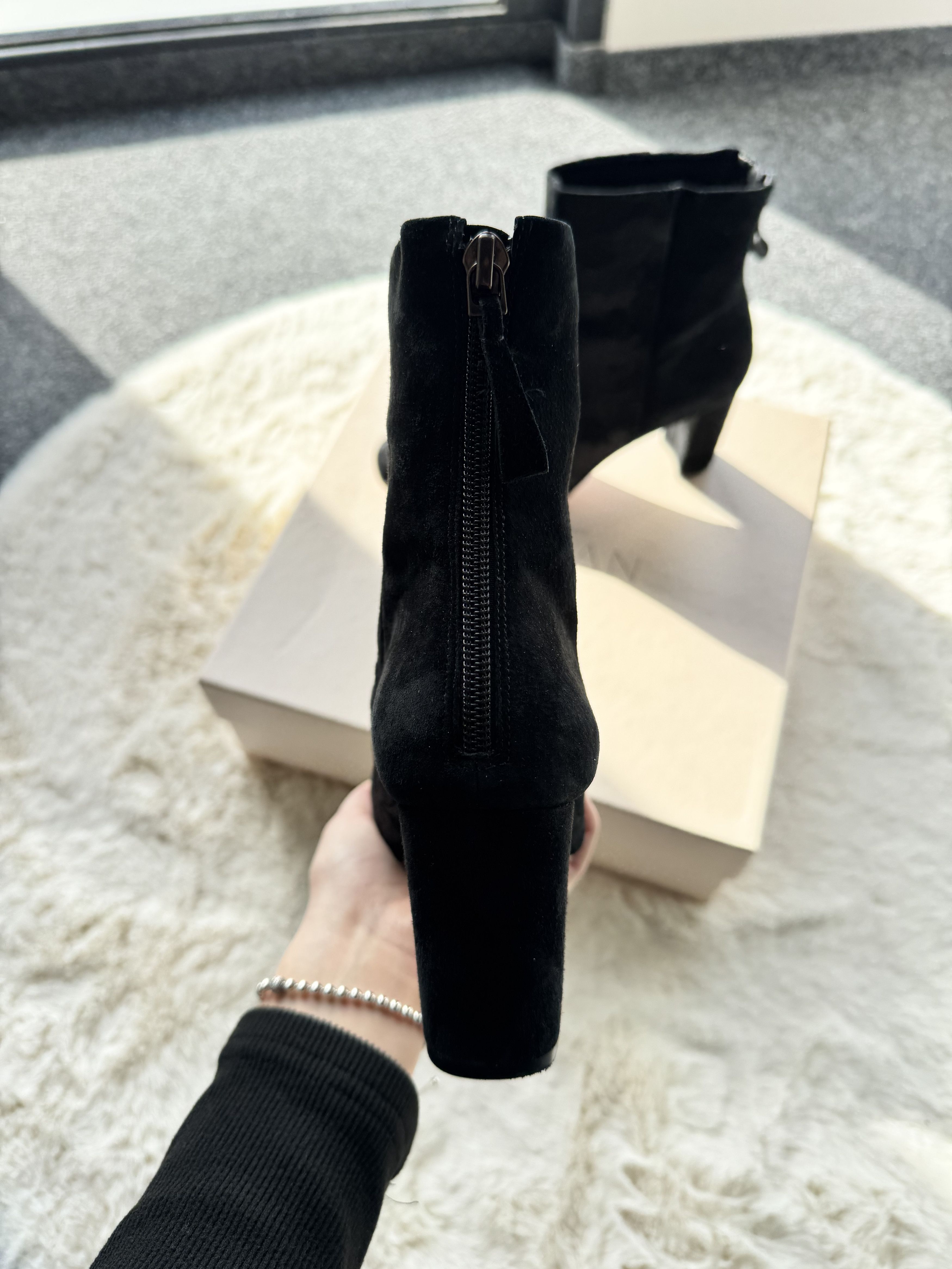 Alexandre Birman Alexandre Birman velvet black ankle boots block heels 38 Size US 8 / IT 38 - 5 Thumbnail