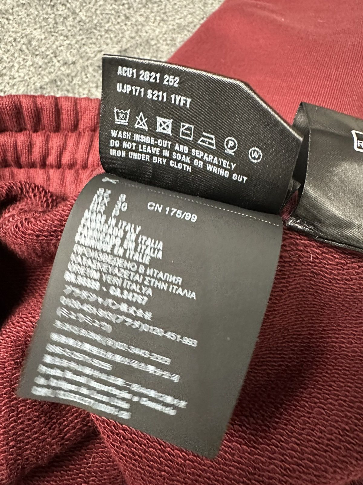 Prada Prada - S/S21 Burgundy Triangle Logo - Sweat Shorts Size US 32 / EU 48 - 14 Thumbnail