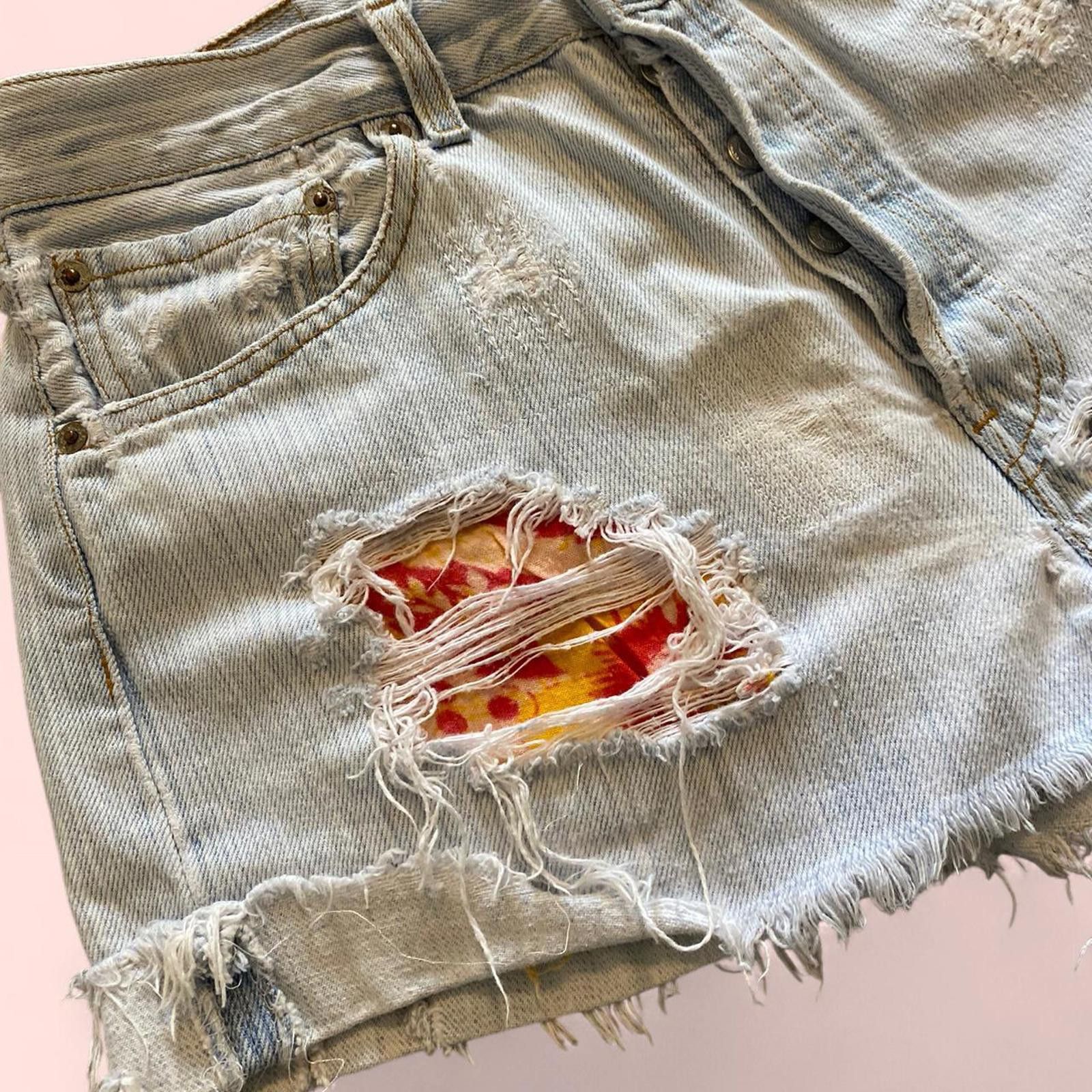 Levi's Vintage Levi’s distressed denim shorts with floral pattern Size 42" / US 20 - 2 Thumbnail