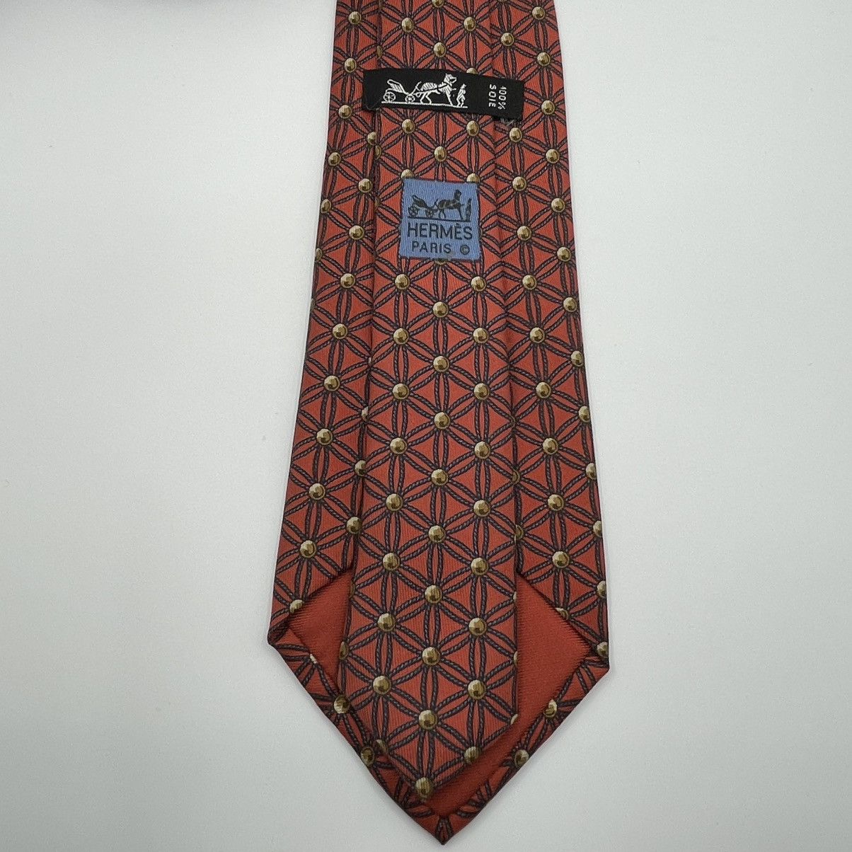 Hermes Hermès Paris 946 IA Silk Tie Red Geometric Chainlink Gold Size ONE SIZE - 5 Thumbnail