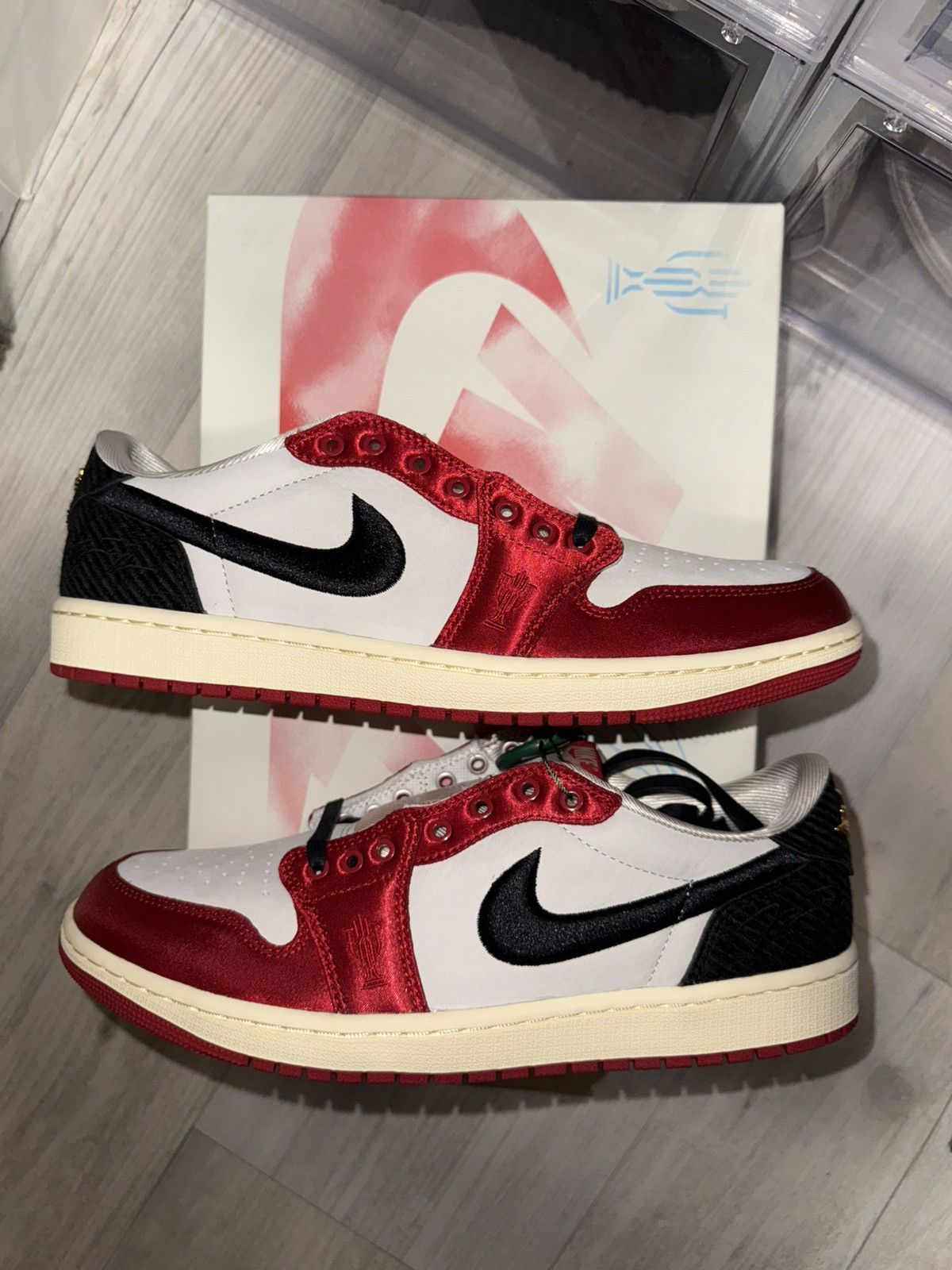 Jordan Brand Air Jordan 1 Retro Low OG SP Rookie Card Trophy Room Size US 11 / EU 44 - 2 Thumbnail