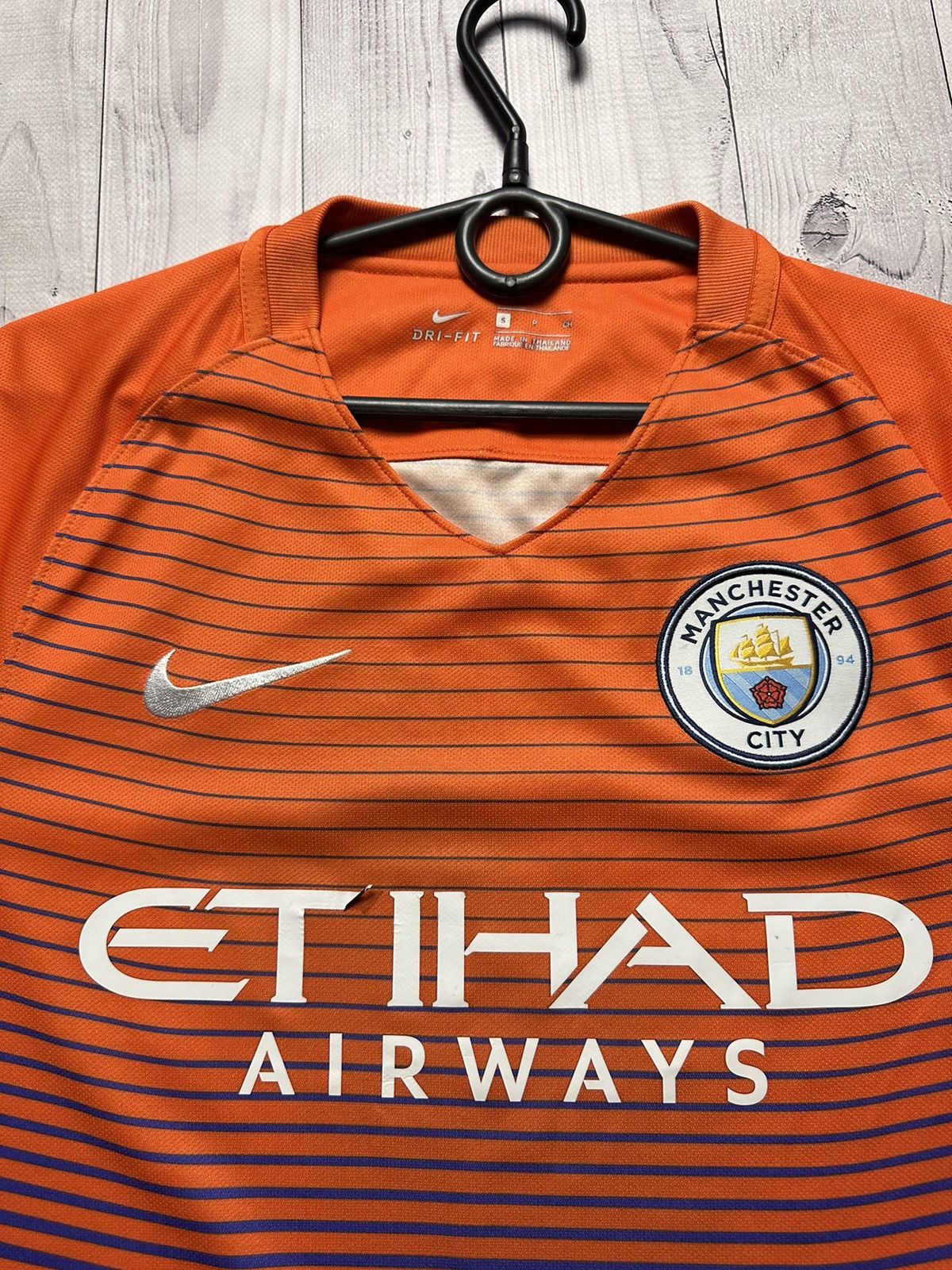 Nike × Vintage Vintage Nike Manchester City orange soccer jersey size S Size US S / EU 44-46 / 1 - 3 Thumbnail