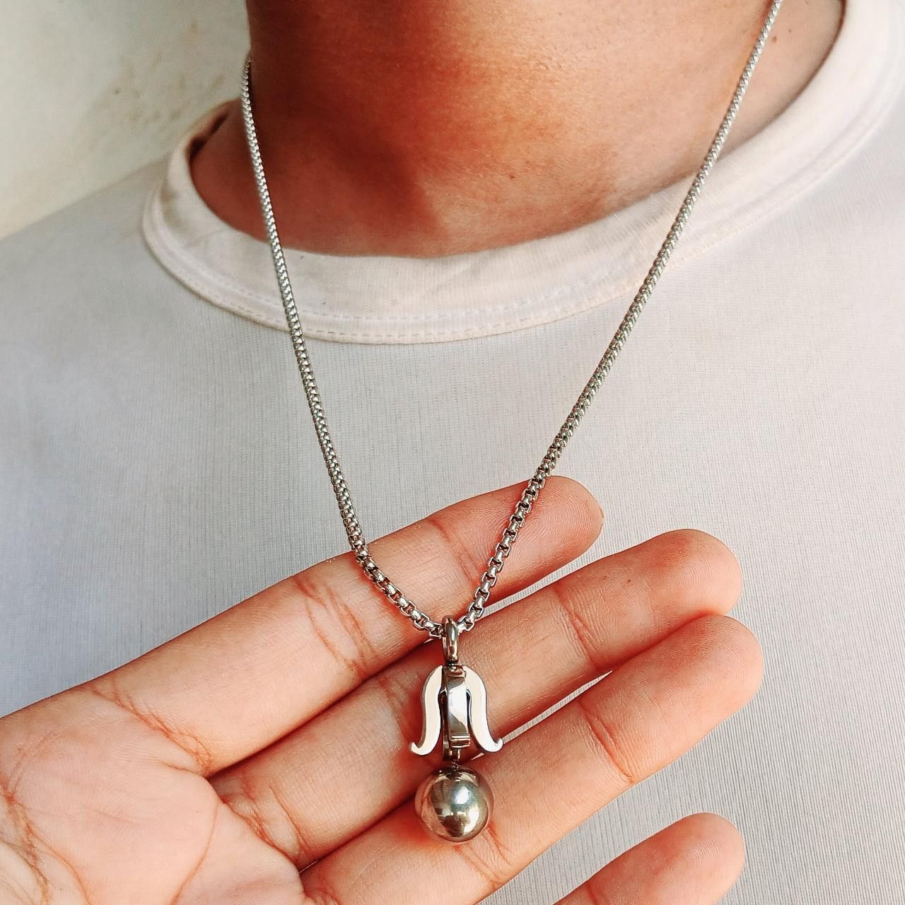 Other Retro Silver Color Metal Chain Pendant Necklace Size ONE SIZE - 1 Thumbnail