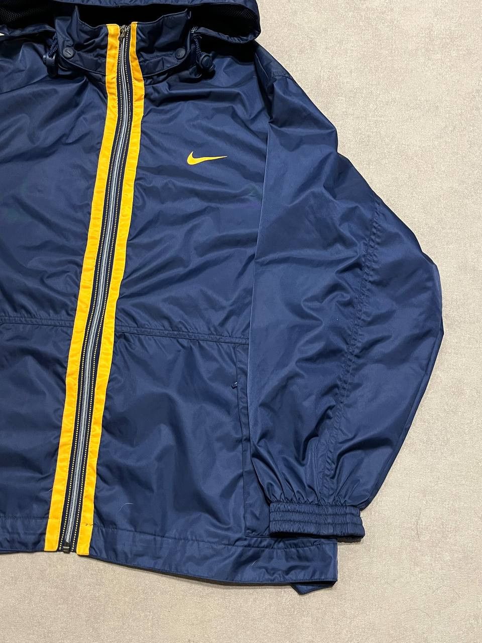 Nike Vintage Nike Windbreaker Track Jacket Big Logo Men Size US M / EU 48-50 / 2 - 3 Thumbnail