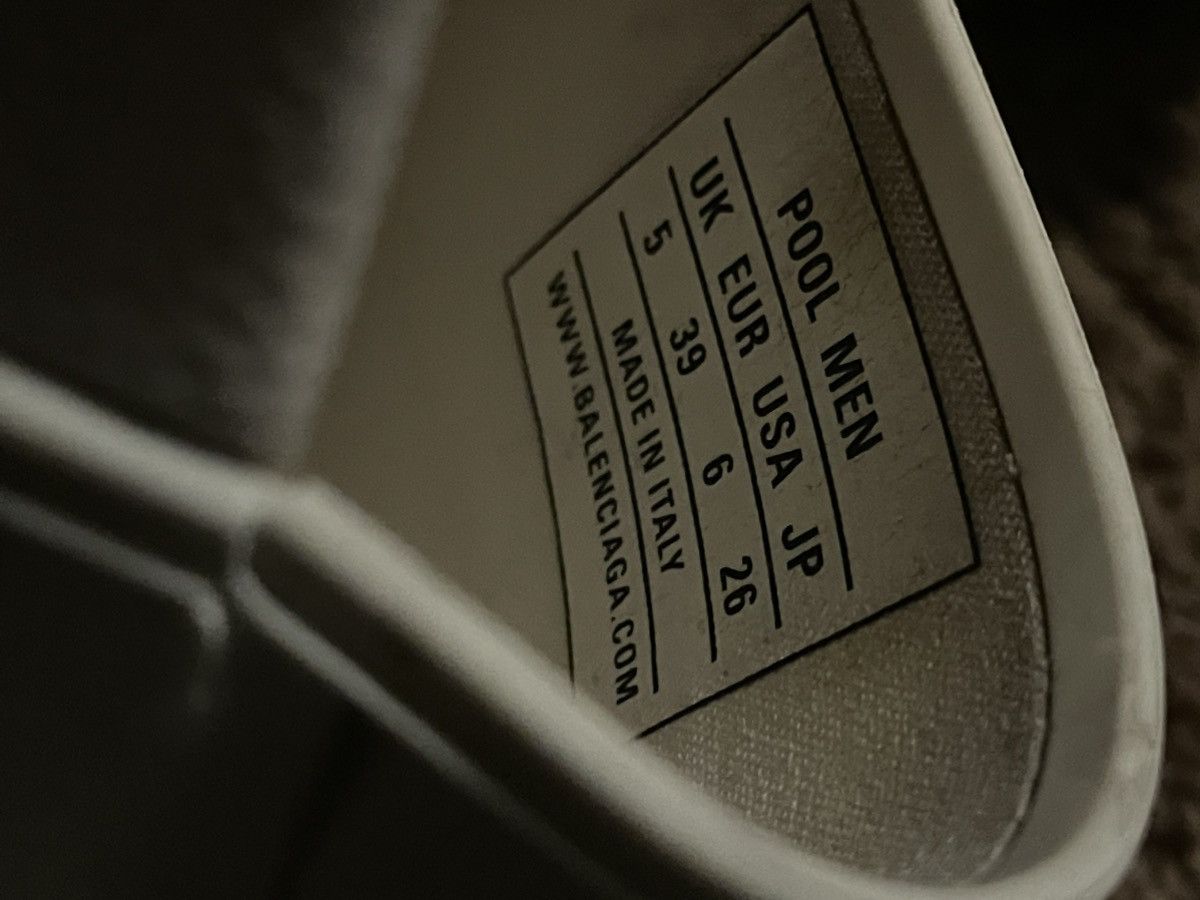 Balenciaga BALENCIAGA White Pool Slides Size US 6 / EU 39 - 4 Thumbnail