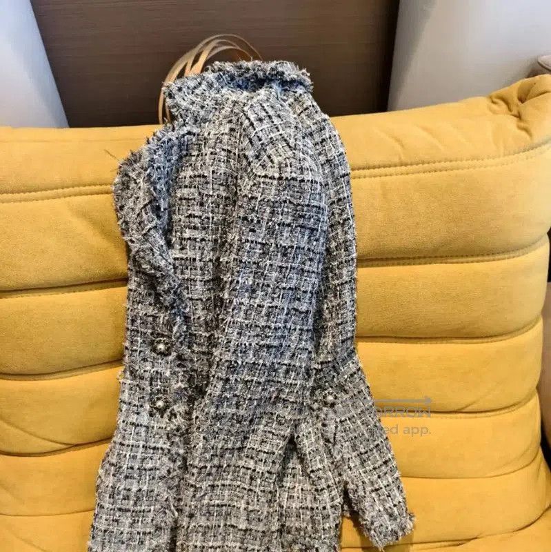 Chanel Chanel Gray Lurex Tweed Shoulder Pad Jacket . Size XS / US 0-2 / IT 36-38 - 2 Thumbnail