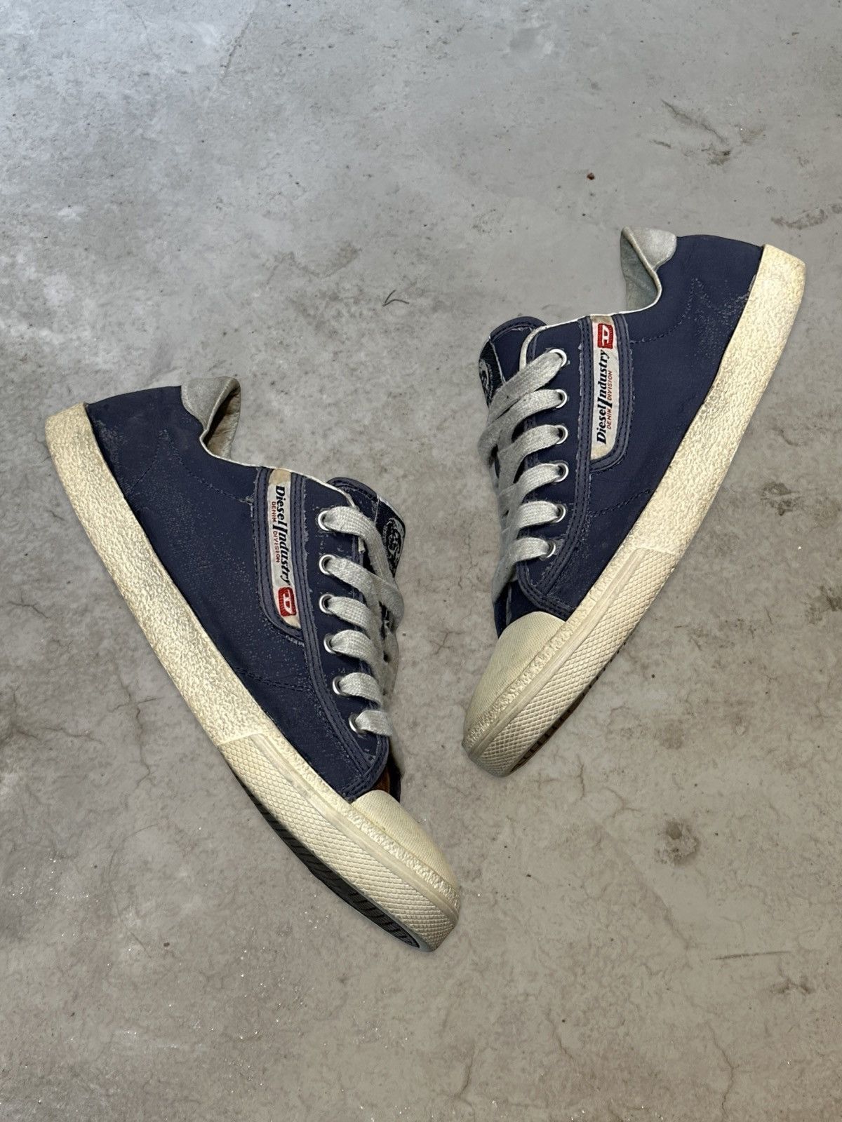 Diesel (SS09) ONWARD LOW TOP Size US 9 / EU 42 - 4 Thumbnail