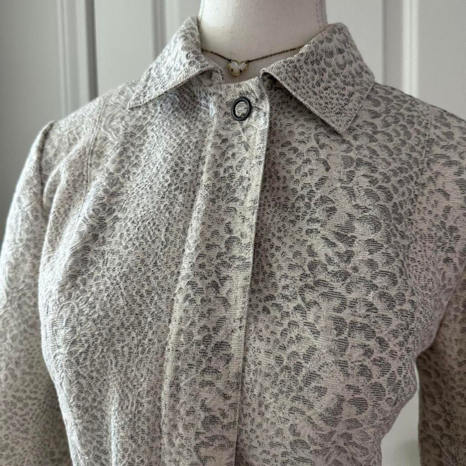 Chicos Chicos Vintage Belted Grey White Leopard Coat Size 0 Small Size S / US 4 / IT 40 - 4 Thumbnail
