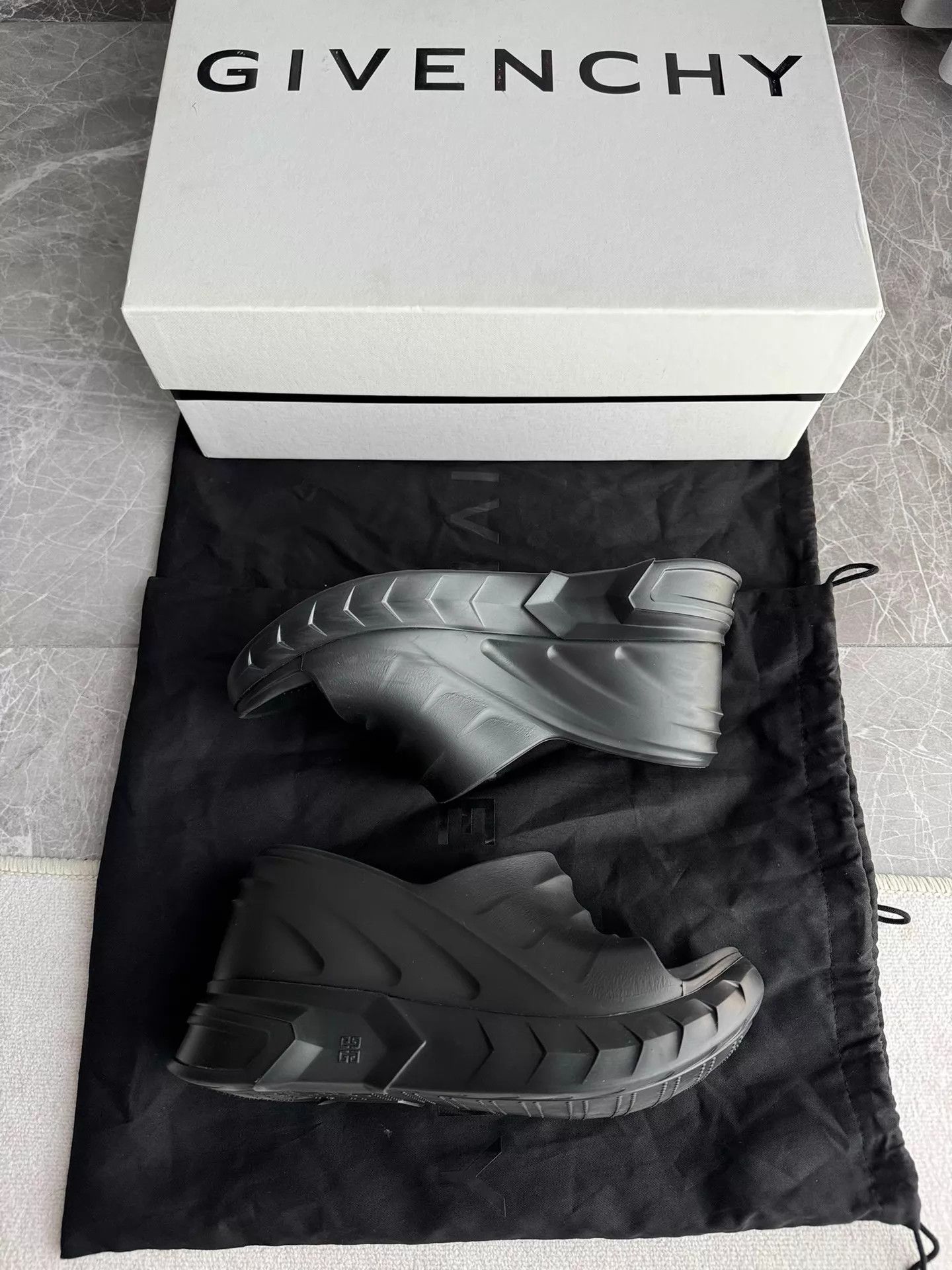 Givenchy Givenchy Shark Slippers Marshmallow Wedge Black 36 Size US 5.5 / IT 35.5 - 8 Thumbnail