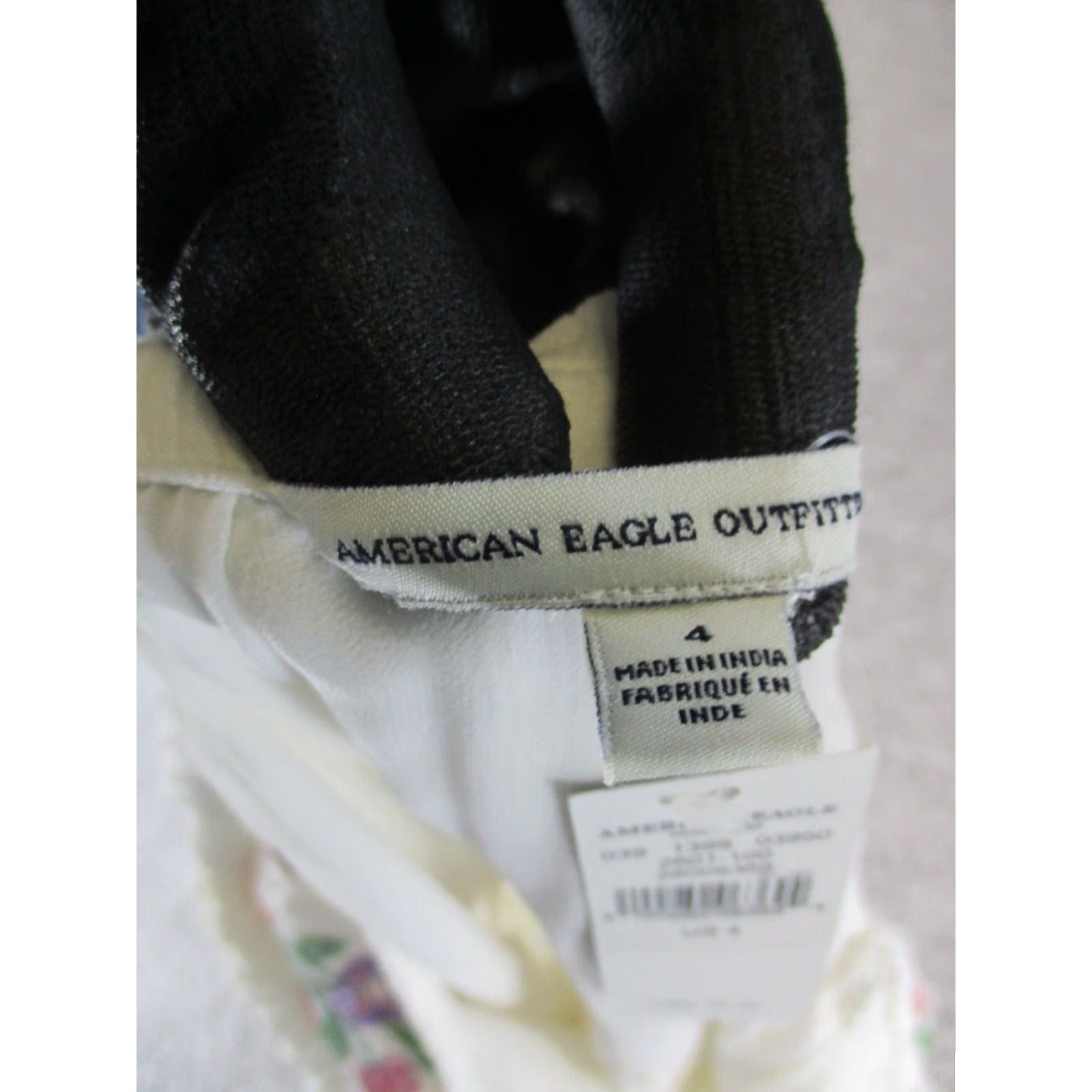 American Eagle Outfitters American Eagle Outfitters Womens Romper Floral Embroidered White Red Size 4 Size 27" / US 4 / IT 40 - 3 Thumbnail