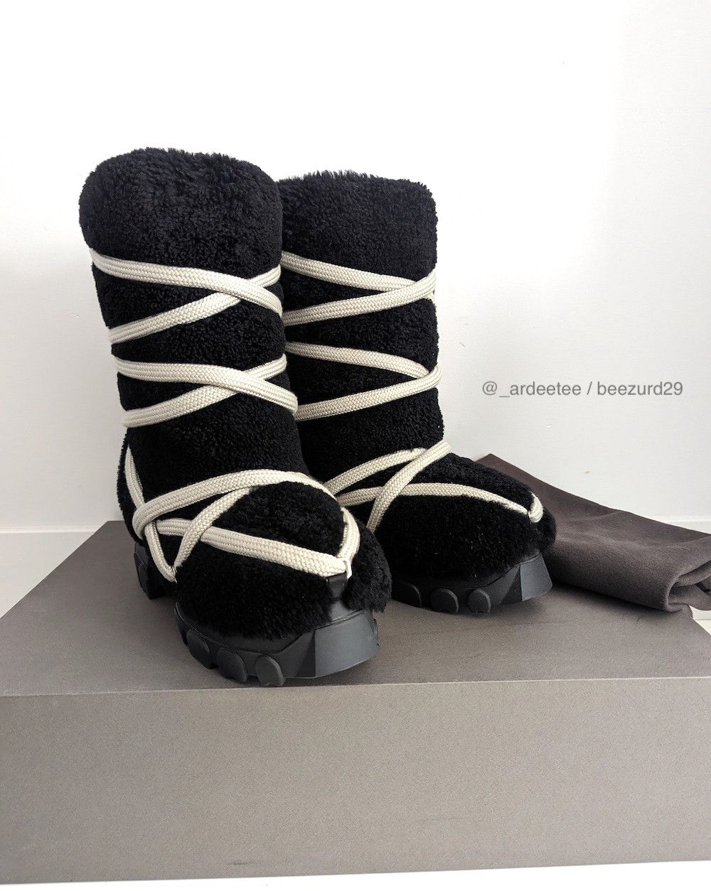 Rick Owens *NEW* SHEARLING LUNAR TRACTOR BOOTS FW22 STROBE Size US 9 / EU 42 - 4 Thumbnail