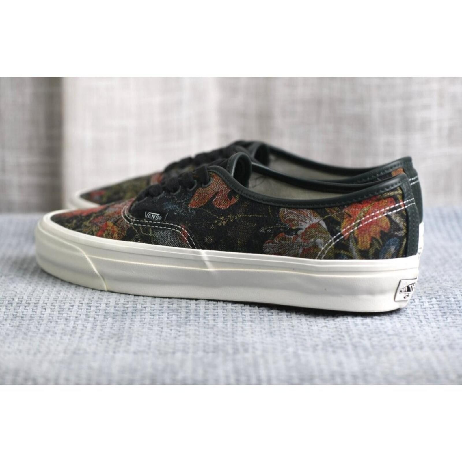 Vans VANS U LX AUTHENTIC REISSUE 44 JACQUARD FLORAL Size US 11 / EU 44 - 7 Thumbnail