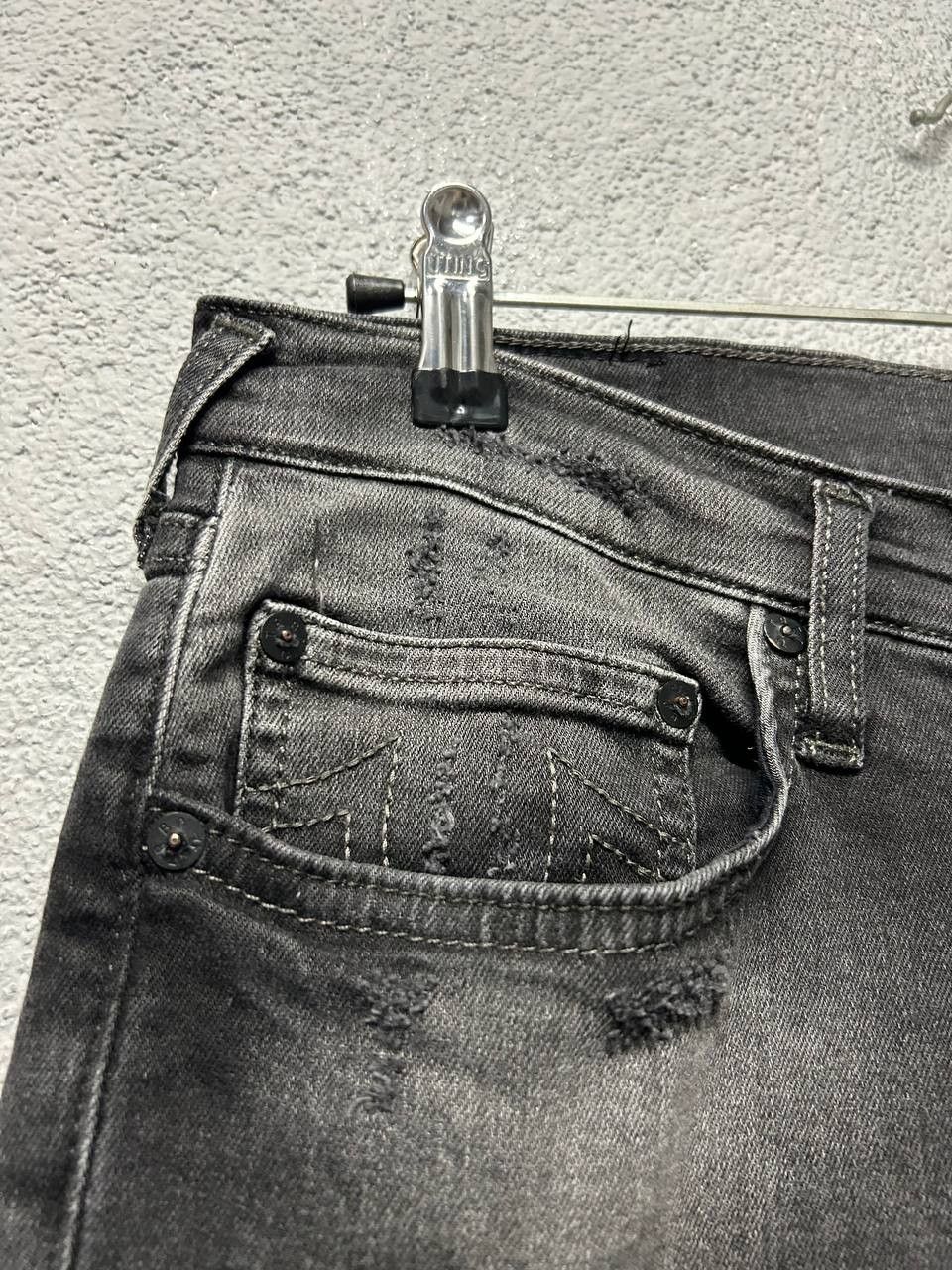 True Religion True Religion mens Geno relaxed slim jeans W 30 Size US 30 / EU 46 - 3 Thumbnail