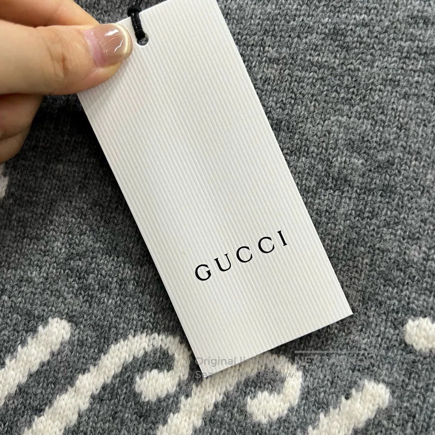 gucci gray logo wool knit sweater M size.