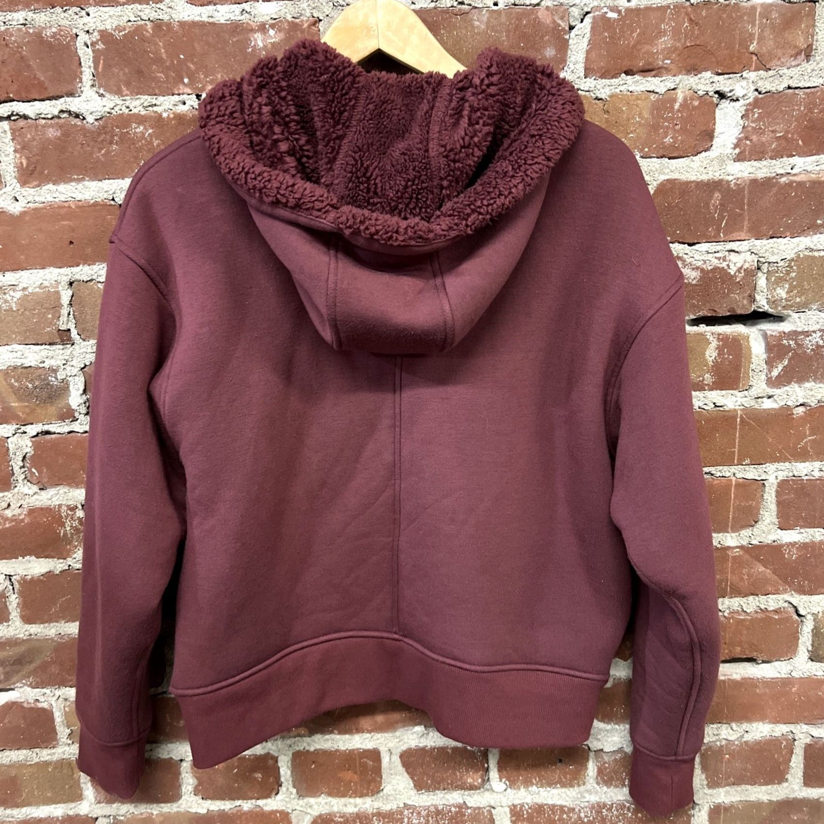 Athleta Athleta Reversible Sherpa Jacket Hoodie Red Medium M Short Zip Pockets Womens Activewear Casual Travel Workwear Size M / US 6-8 / IT 42-44 - 3 Thumbnail