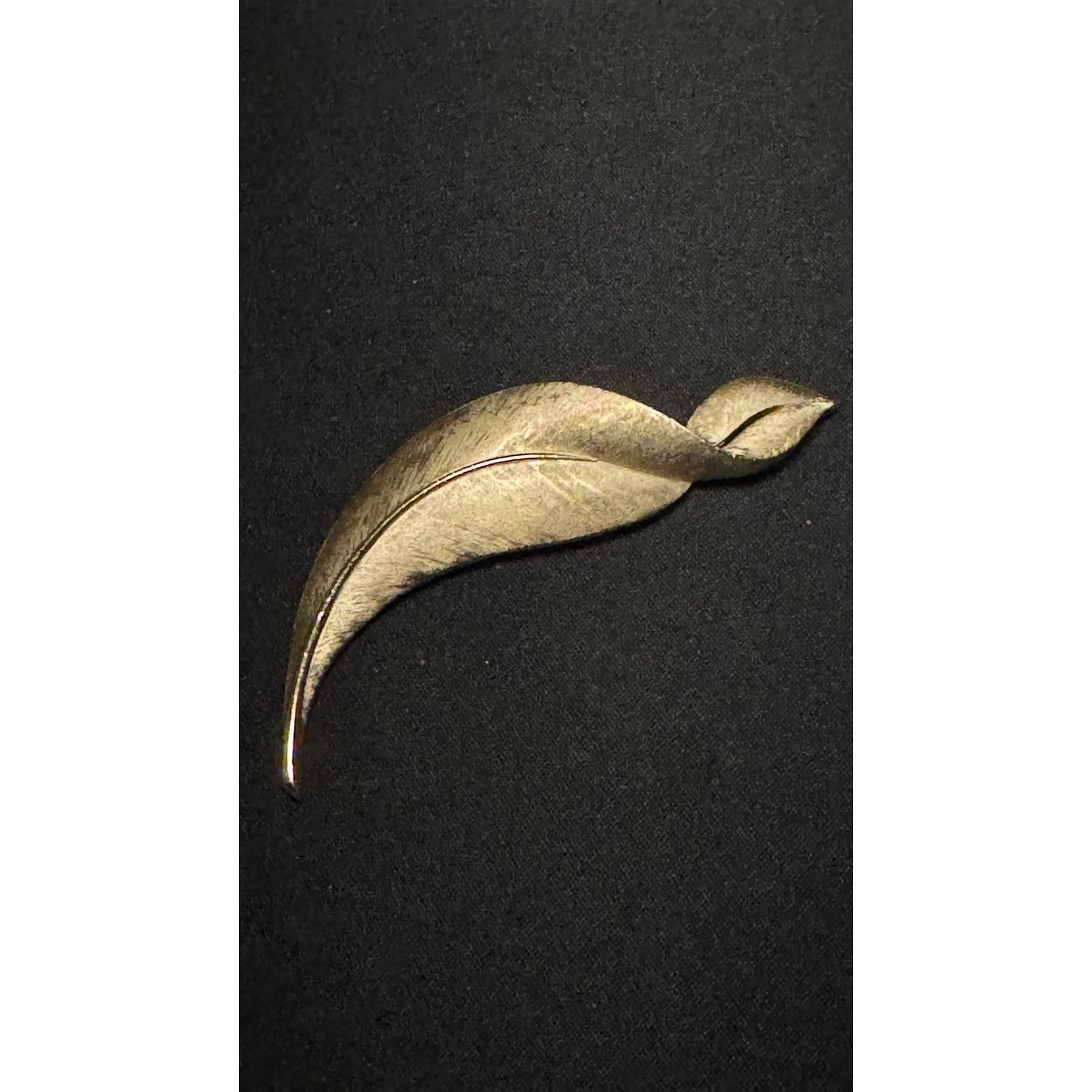 Other Vintage Crown Trifari Gold Tone Leaf Brooch Size ONE SIZE - 1 Thumbnail