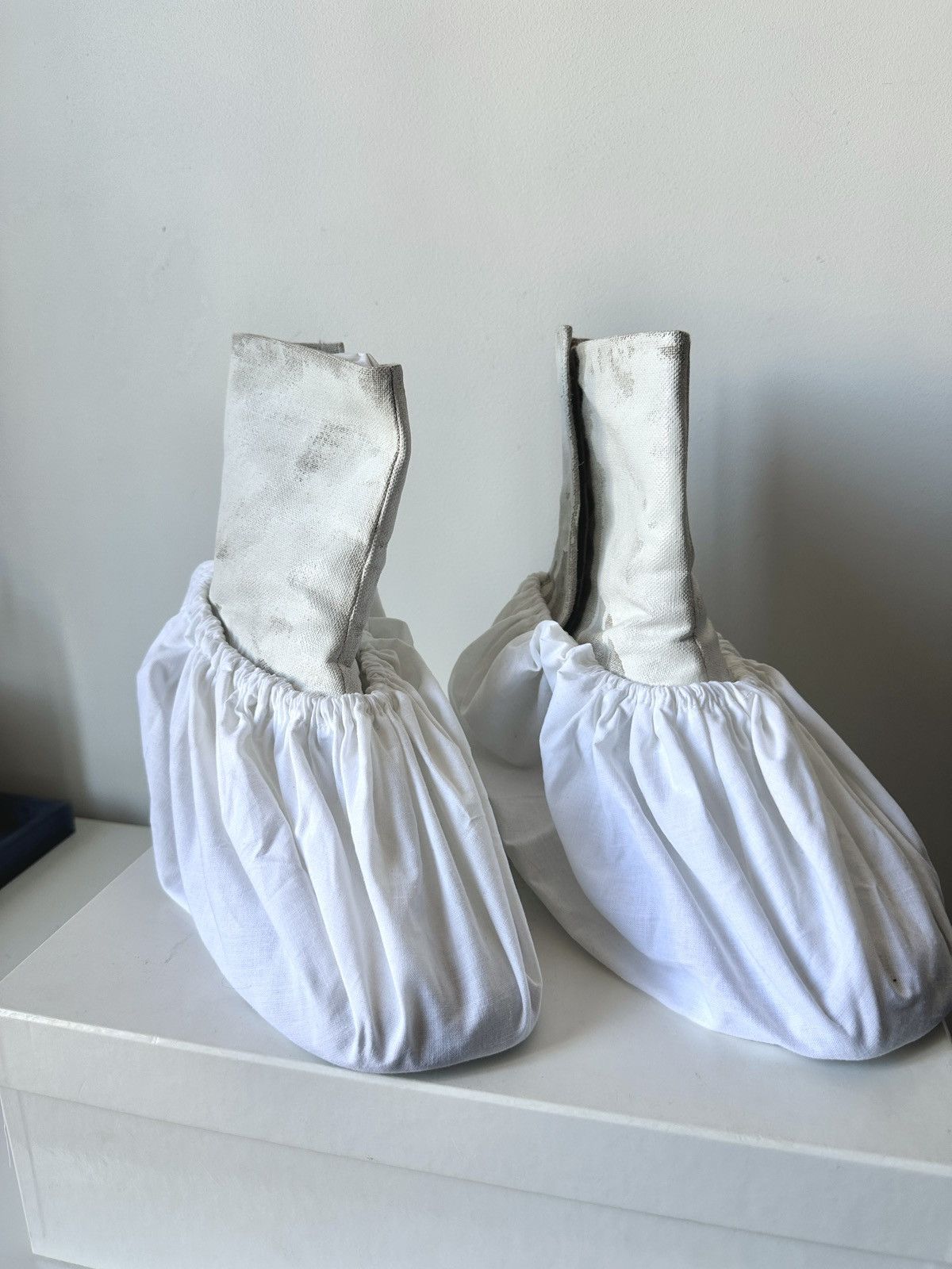 Maison Margiela Maison Martin Margiela white Tabi paint splatter boot Size US 10 / EU 43 - 12 Thumbnail