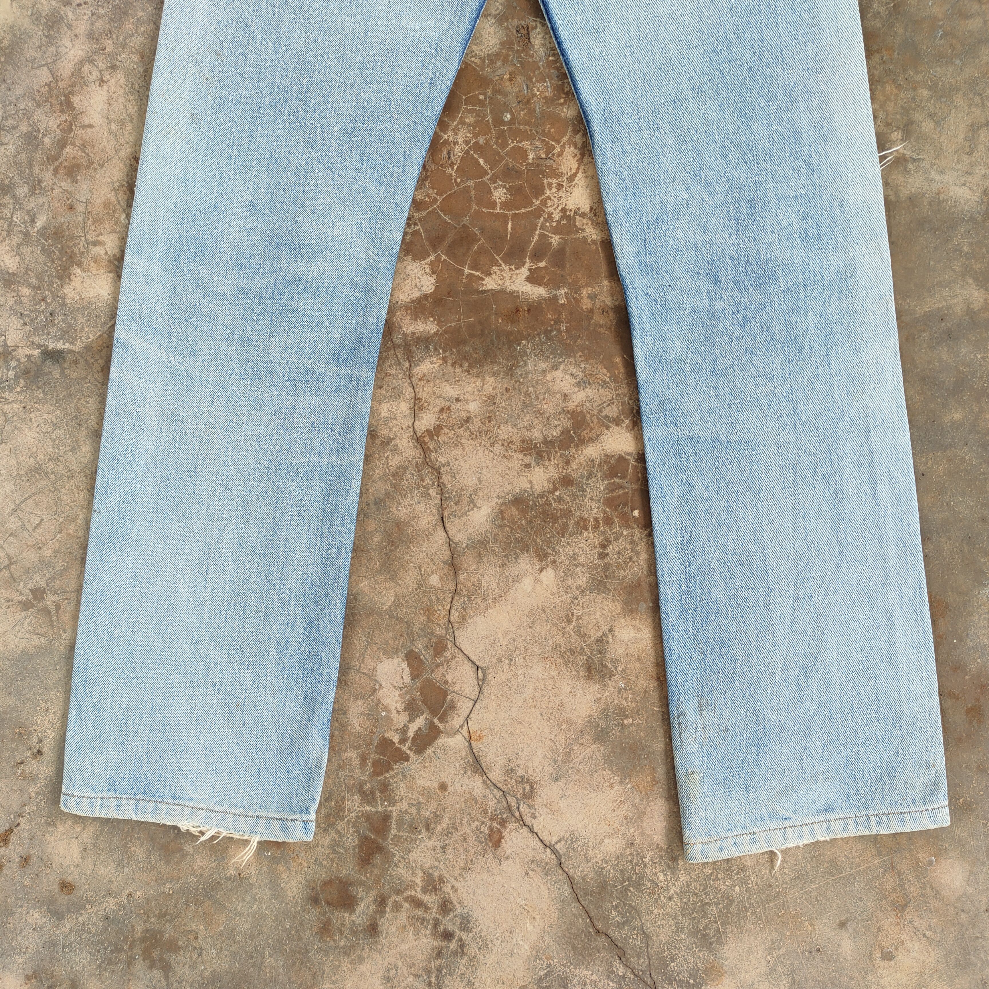 Levi's Vintage Clothing Vintage Levis 505 Faded Distressed denim jeans pants Size US 28 / EU 44 - 11 Thumbnail