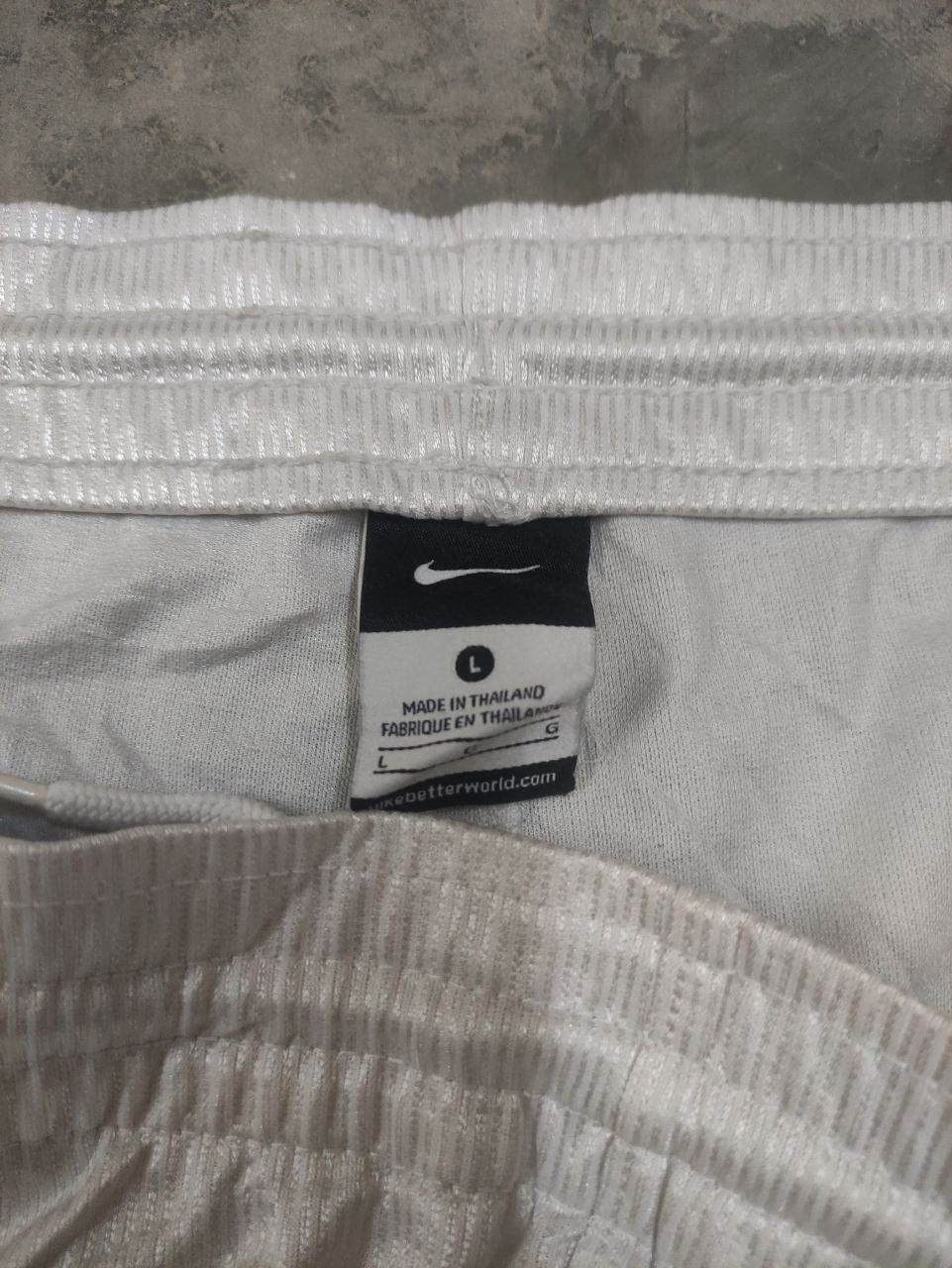 Nike Nike White Striped Athletic Shorts – Retro Sport Vibe Size US 35 - 5 Thumbnail