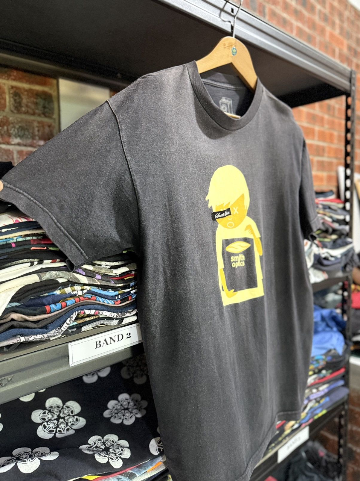 Oakley × Smith Optics × Vintage Thrashed Vintage Smith Optics Streetwear Boy Sun Faded Tee Size US L / EU 52-54 / 3 - 7 Thumbnail