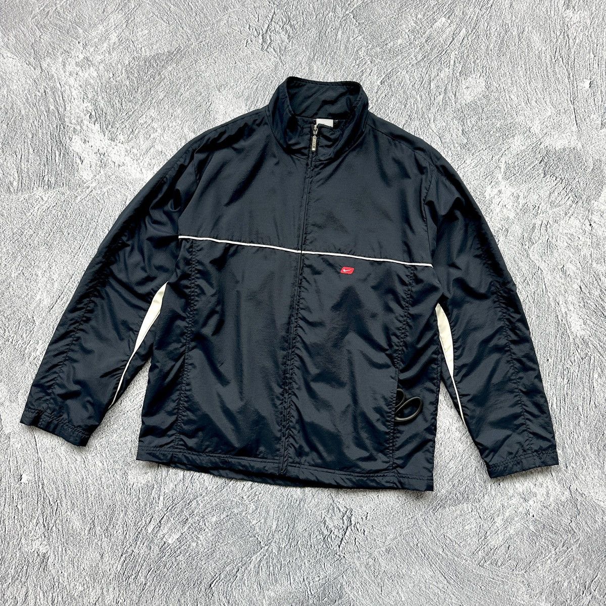 Nike Vintage Men’s Nike Nylon Light Jacket Full Zip Dark Blue Size US M / EU 48-50 / 2 - 4 Thumbnail