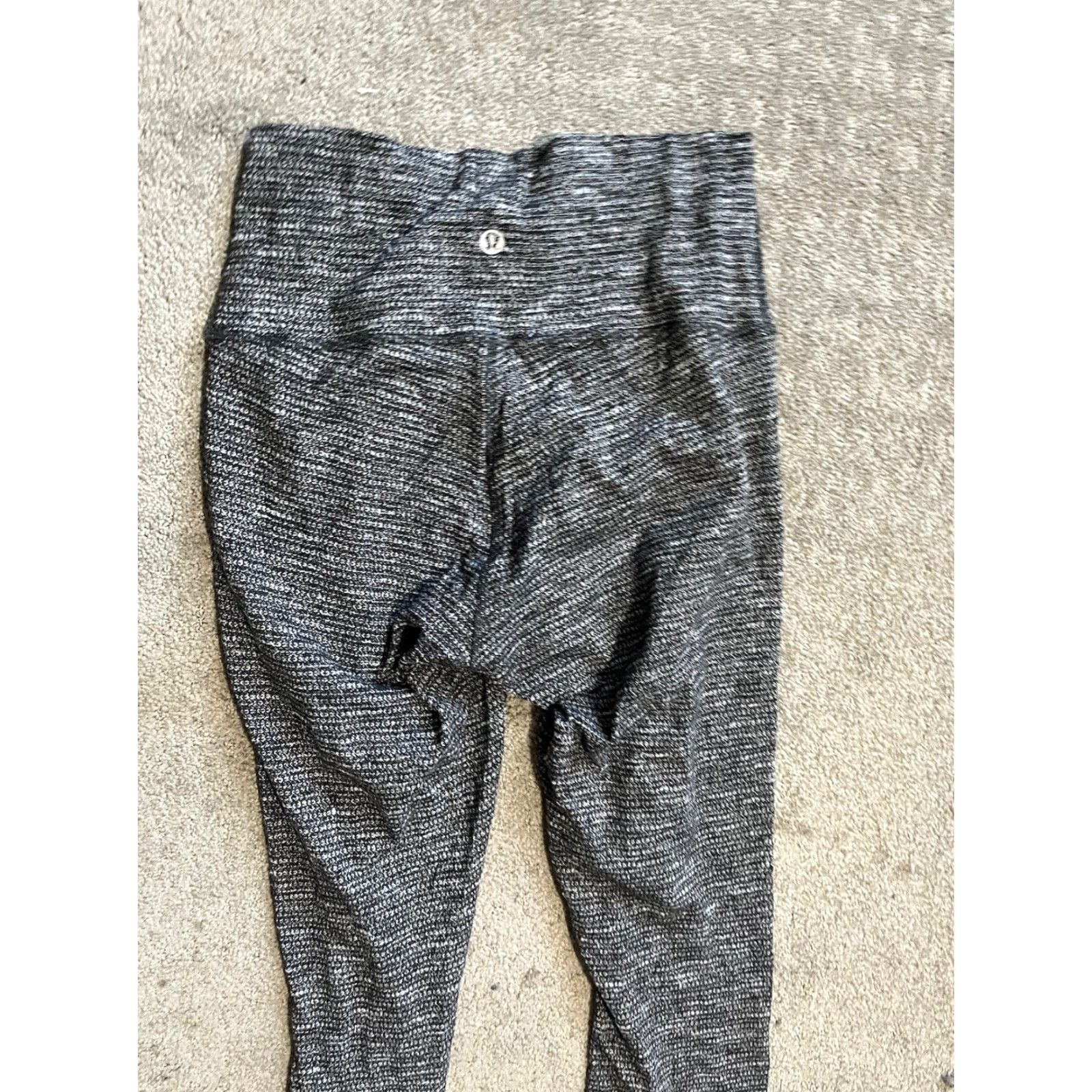 Lululemon Lululemon Legging Grey Size 6 Athletic Pre-Owned Size 28" / US 6 / IT 42 - 2 Thumbnail
