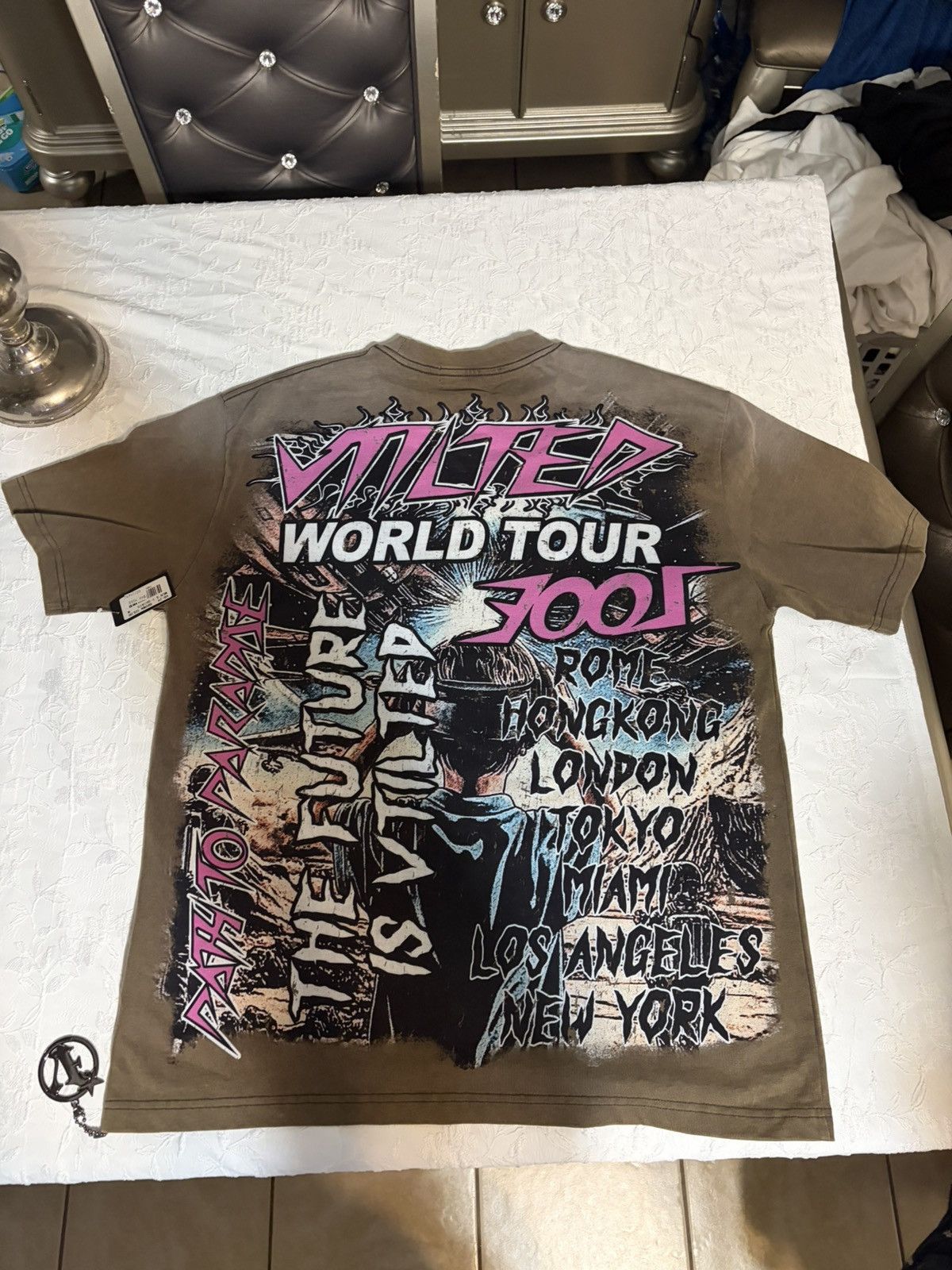 Other Brown Graphic tshirt w pink accents Size US M / EU 48-50 / 2 - 2 Thumbnail