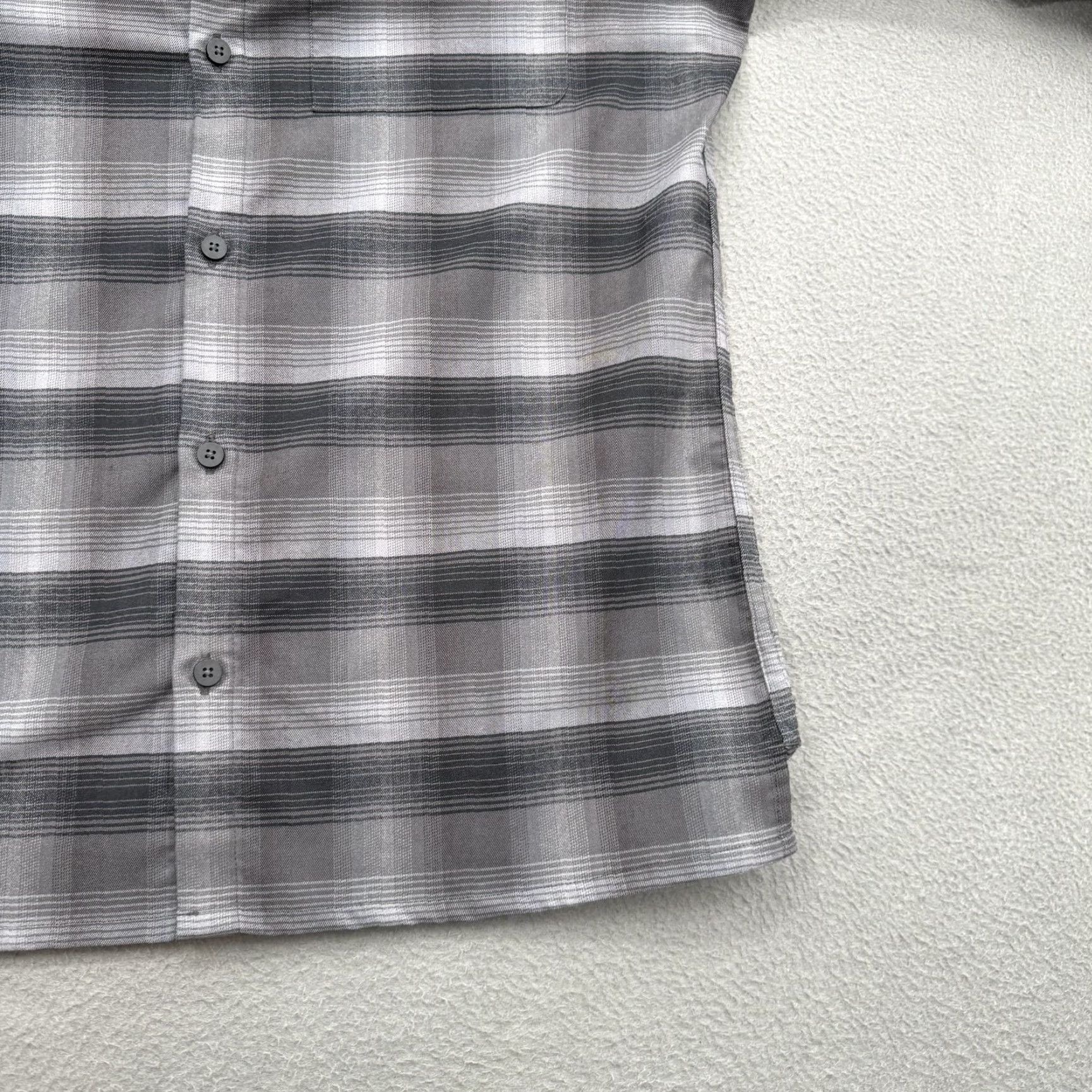 Lululemon Lululemon Shirt Mens Large Gray Plaid Button Up Long Sleeve Performance Stretch Size US L / EU 52-54 / 3 - 7 Thumbnail