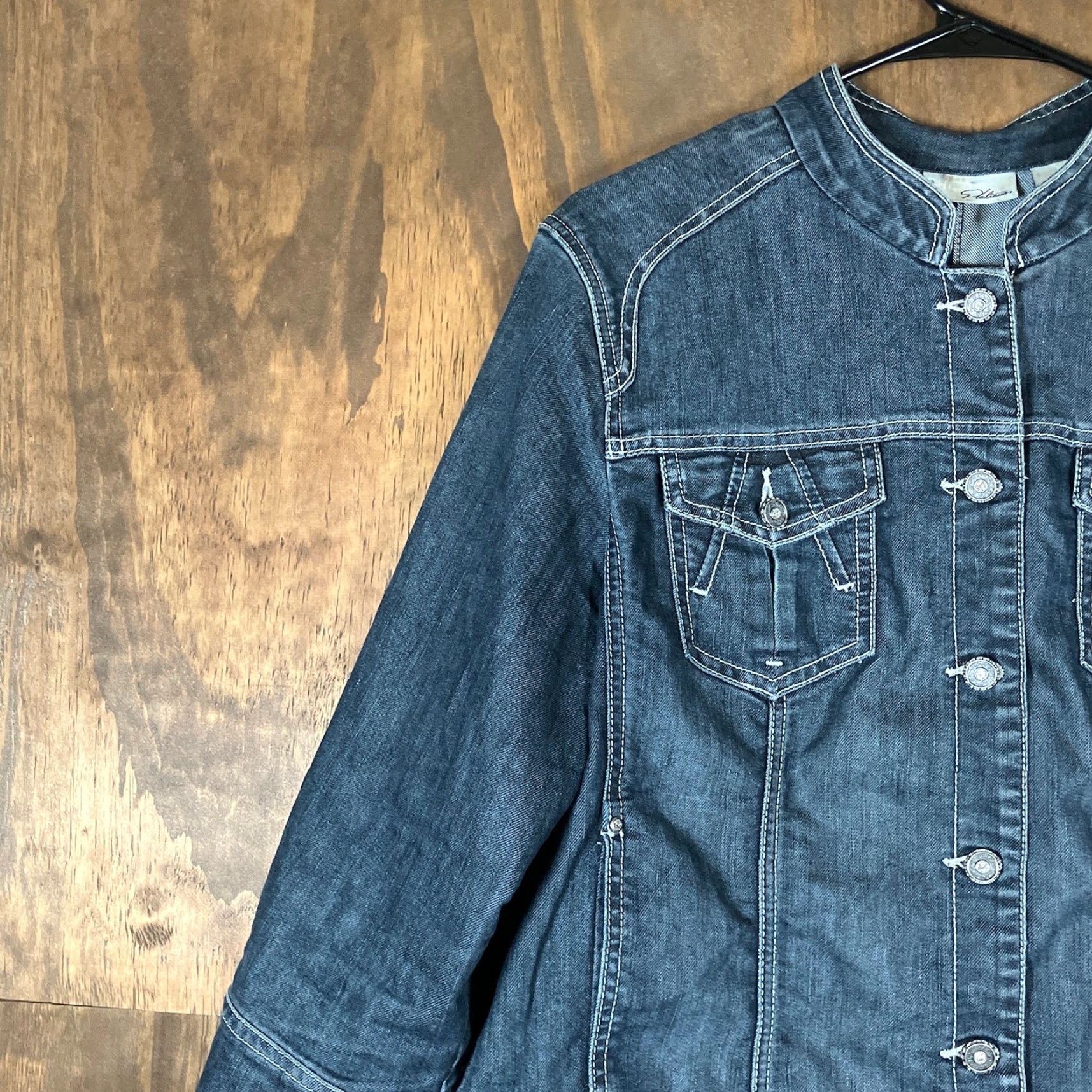 Vintage Chicos Womens Jacket Blue Denim Button Up Front Pockets Stretch L Regular Cotton 2 (L) Fall Winter Spring Mens/Womens? Size L / US 10 / IT 46 - 4 Thumbnail